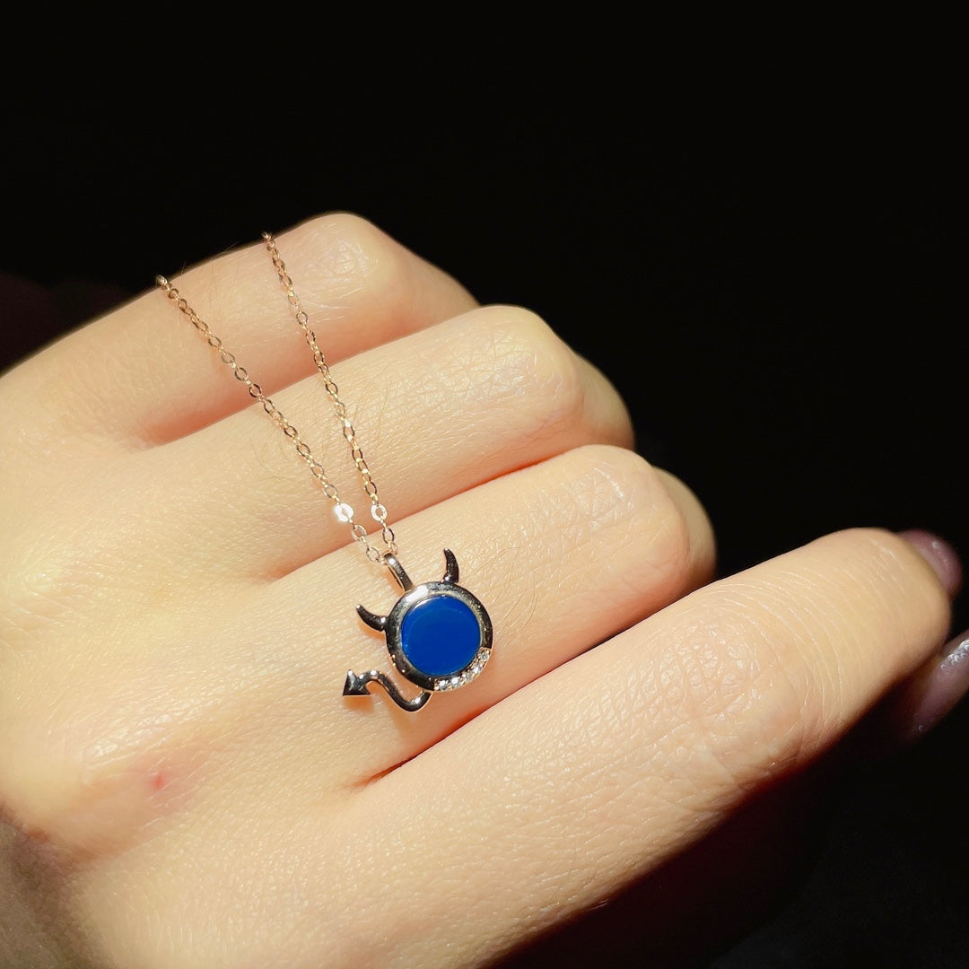 Utsøkt 18K gull innebygd dominikansk blå rav anheng - smykker for den elegante deg