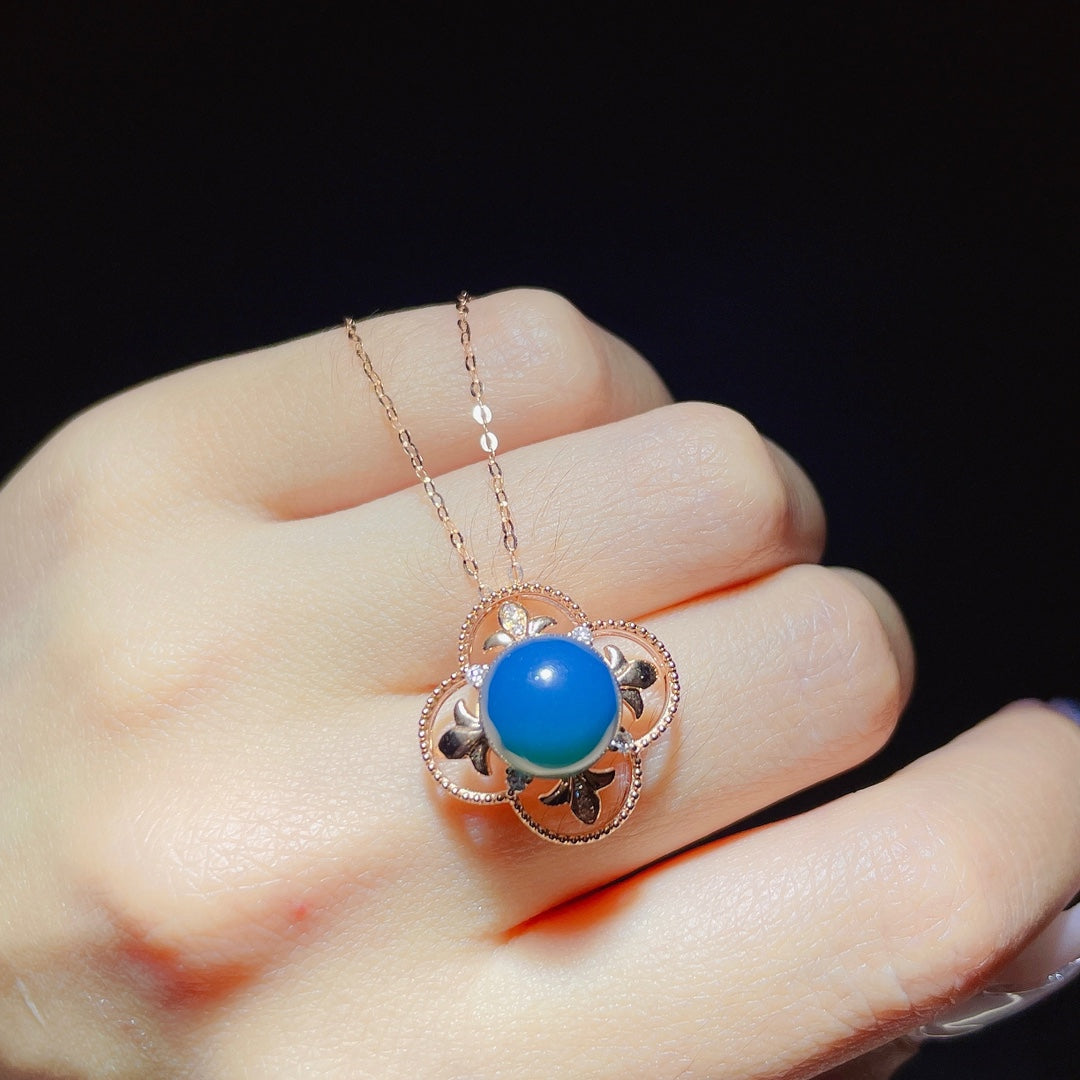 Exquis pendentif en ambre bleu dominicain incrusté d'or 18 carats - Bijoux pour l'élégance