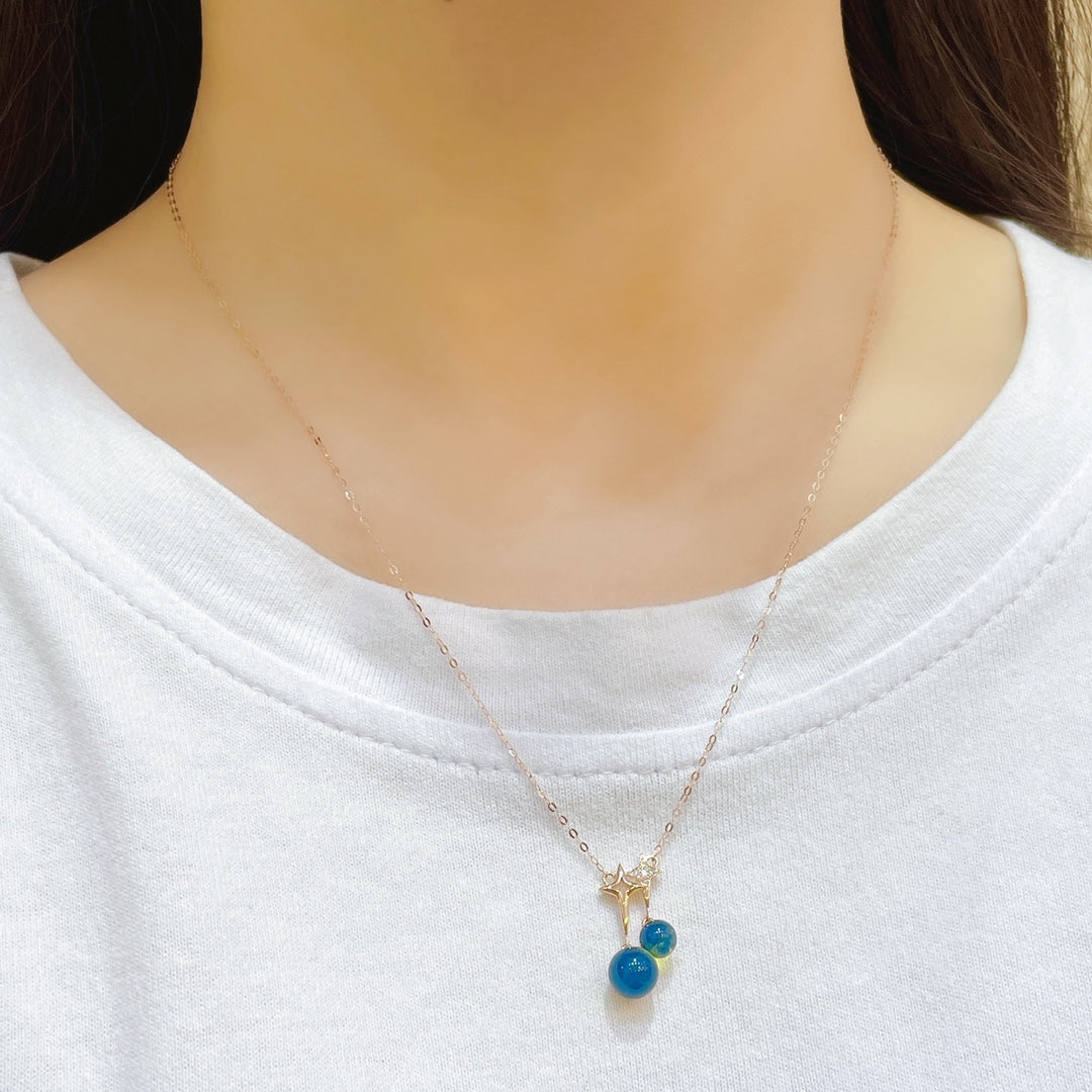 وصول جديد: قلادة من الكهرمان الأزرق الدومينيكي المضمنة بالذهب عيار 18 قيراط - مجوهرات أنيقة