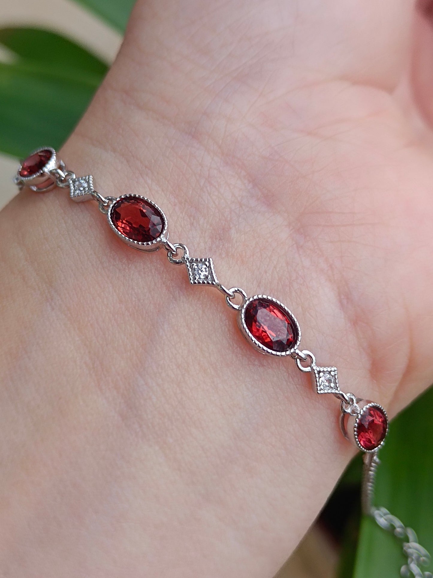 Bracciale in pietra di granato naturale - Gioielli eleganti e vitali
