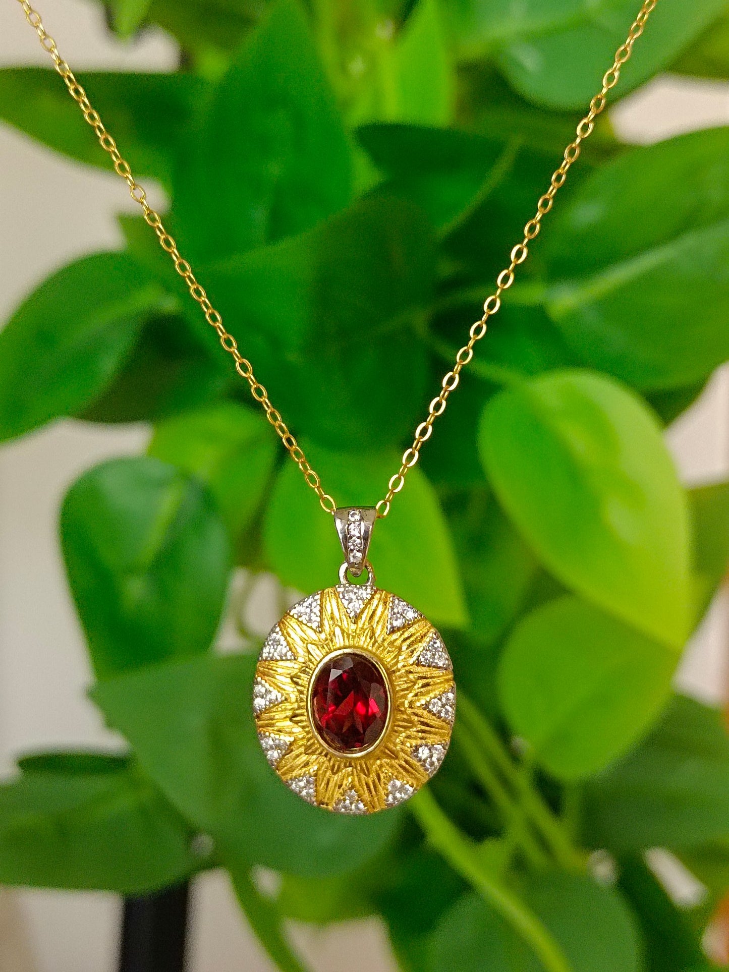 Bijoux élégants pendentif tournesol grenat intégré en argent S925