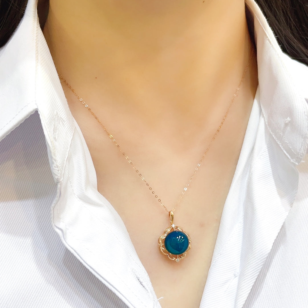 Exquisito Colgante De Ámbar Azul Dominicana Incrustado En Oro De 18 Quilates - Joyería