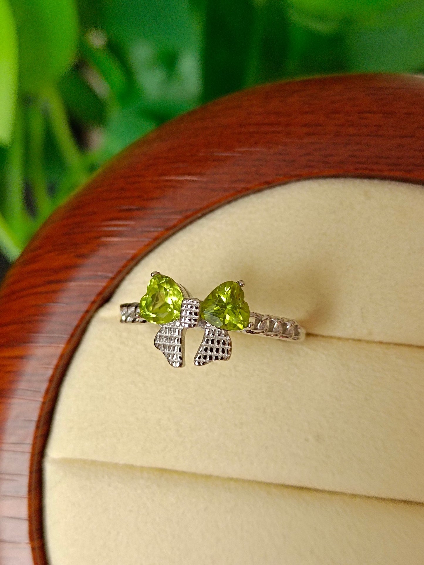 Inel natural peridot inimă bowknot - bijuterii pentru o vară până la toamnă vibrantă