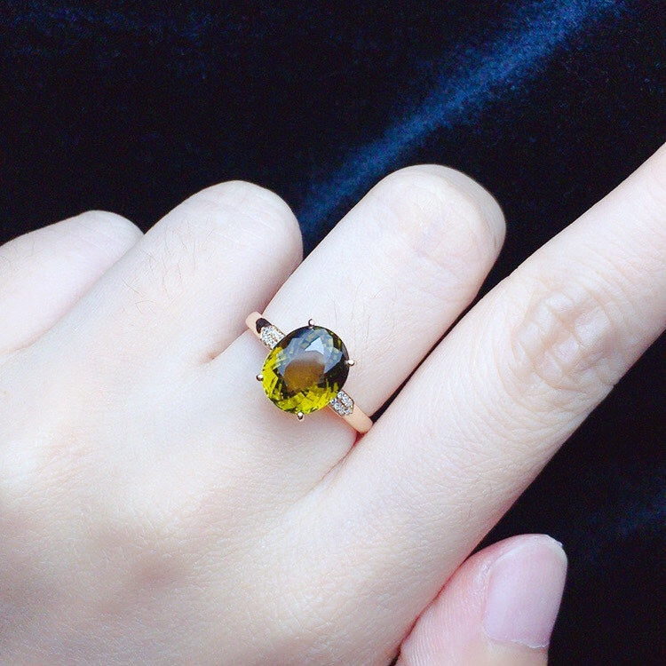 Anillo de turmalina natural con detalles de diamantes - Exquisita pieza de joyería