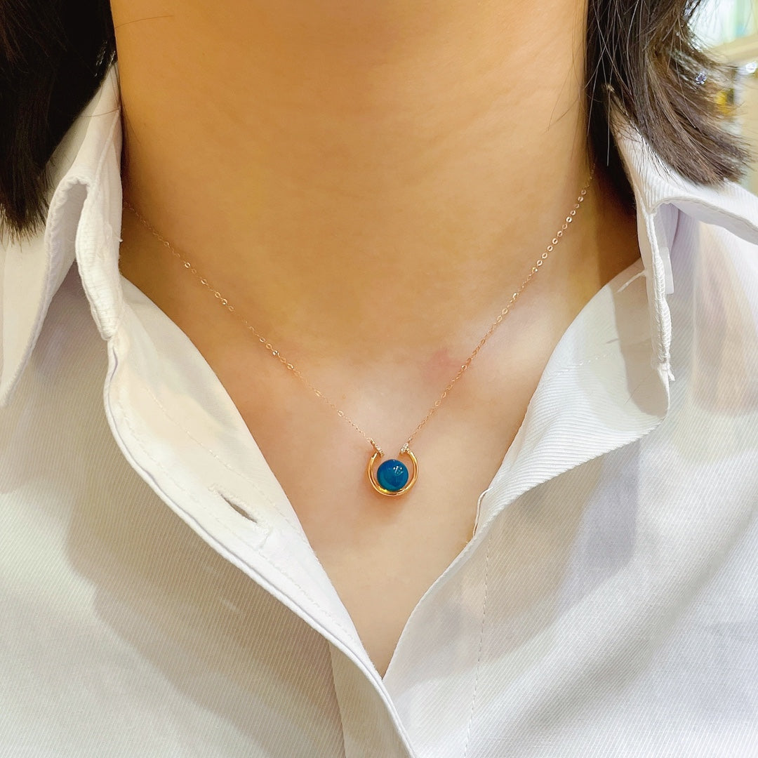 Pendentif en ambre bleu dominicain intégré en or 18 carats - Bijoux exquis