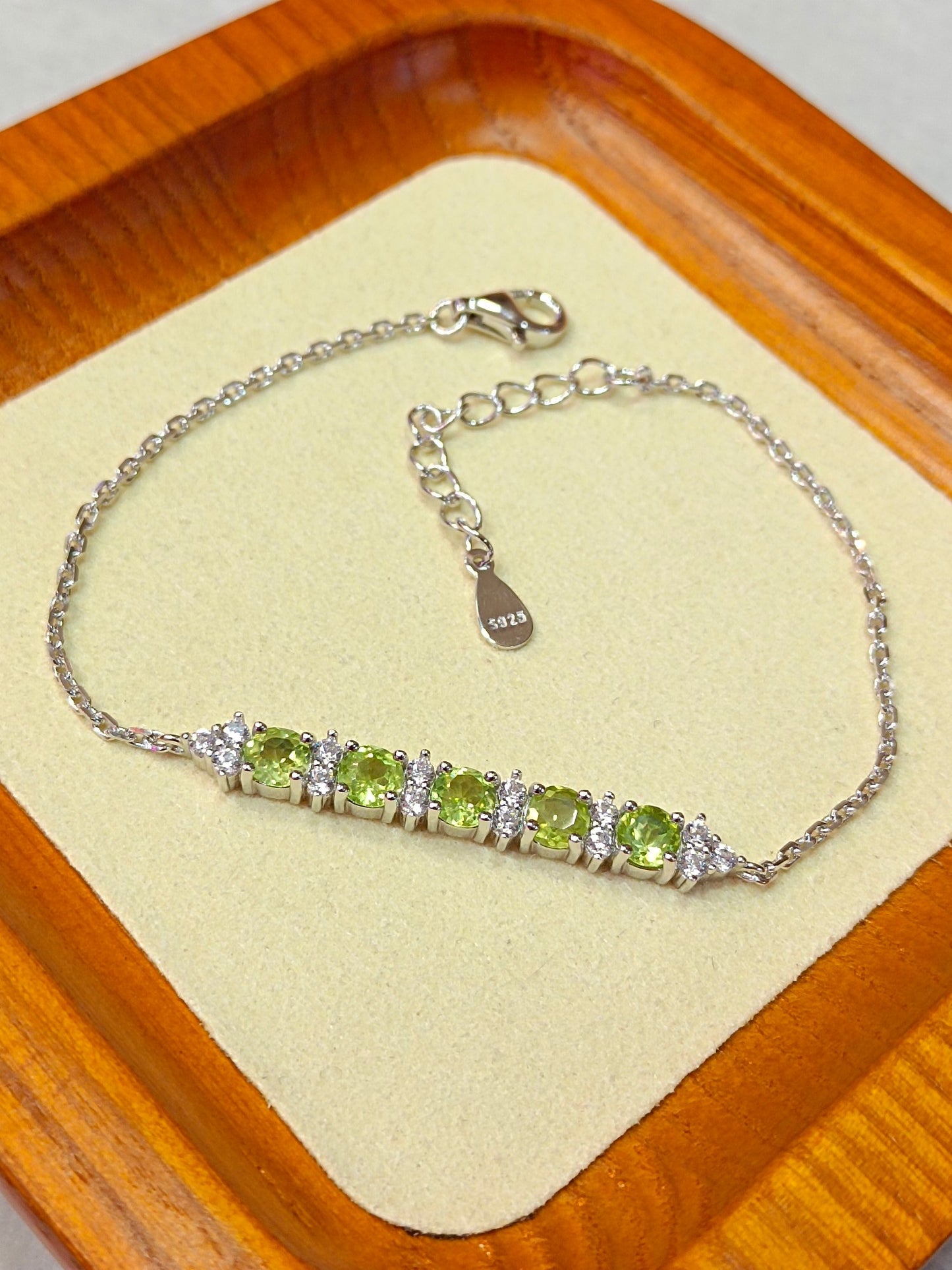 S925 Silver Exquisite Peridot Inlay Armbånd - Smykker for eleganse