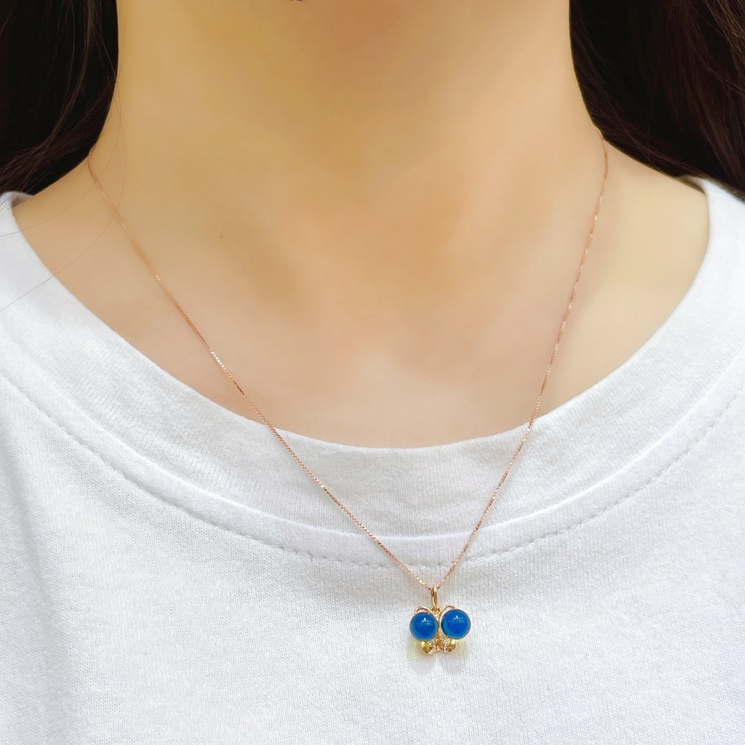 Nueva llegada: Colgante de ámbar azul dominicano incrustado en oro de 18 quilates - Joyería elegante y serena