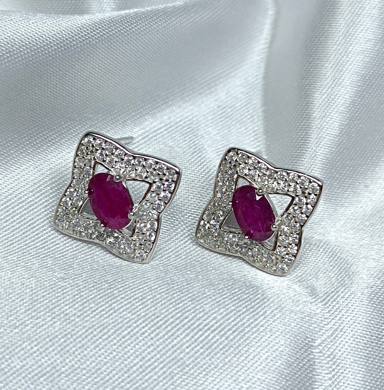 Elegantes brincos embutidos em prata rubi S925 – joias para todas as ocasiões