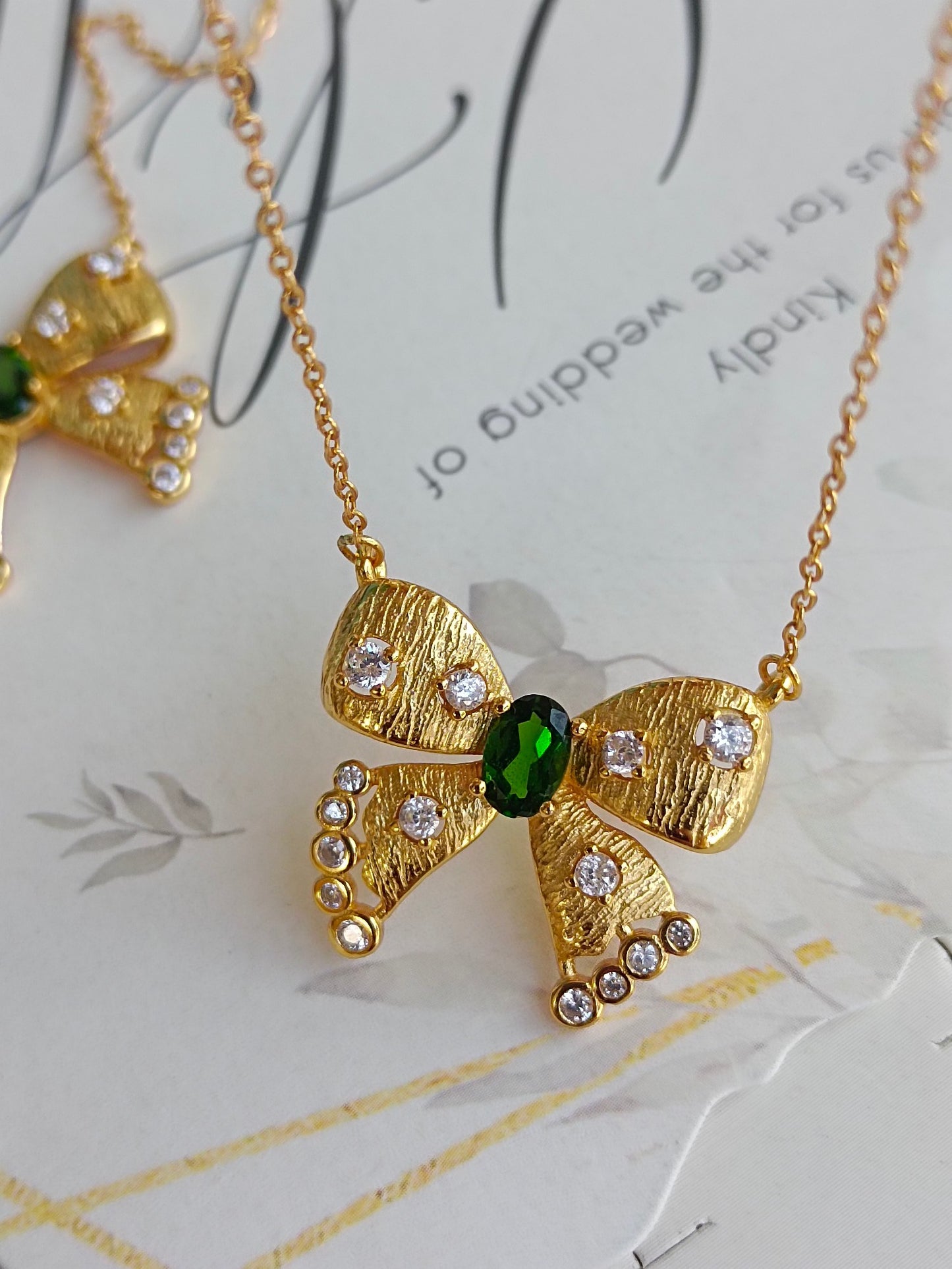 Collana a Fiocco in Diopside Naturale - Gioielli Squisiti per un'Eleganza Quotidiana