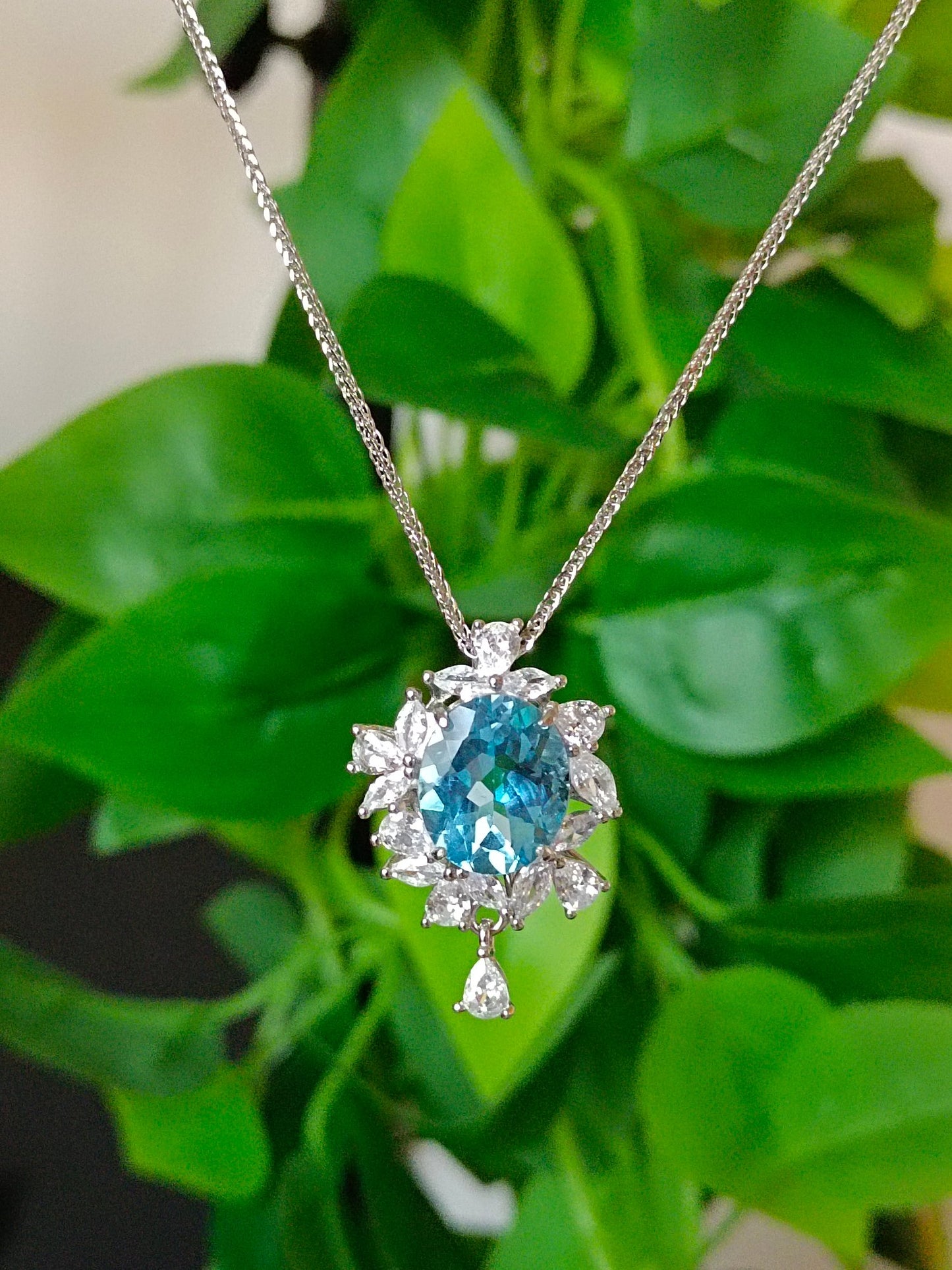 Dazzling Natural Topaz Pendant - Elegant Jewelry Piece