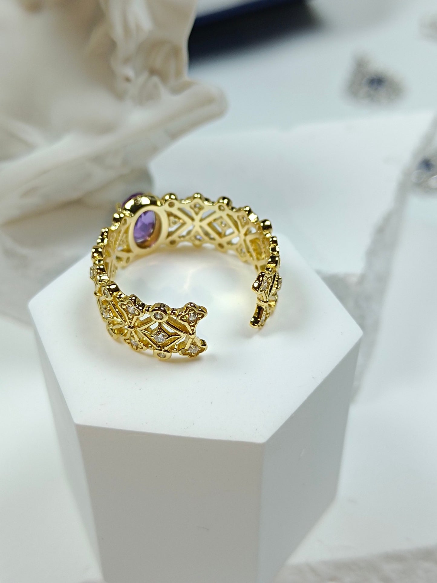 Anello in argento sterling S925 con ametista viola incorporata e tecnica in oro 18 carati - Design di gioiello unico