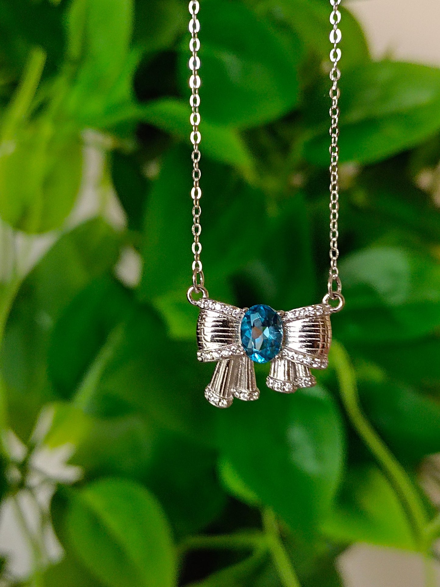London Blue Topaz Bowknot Halskjede - Elegant smykkestykke