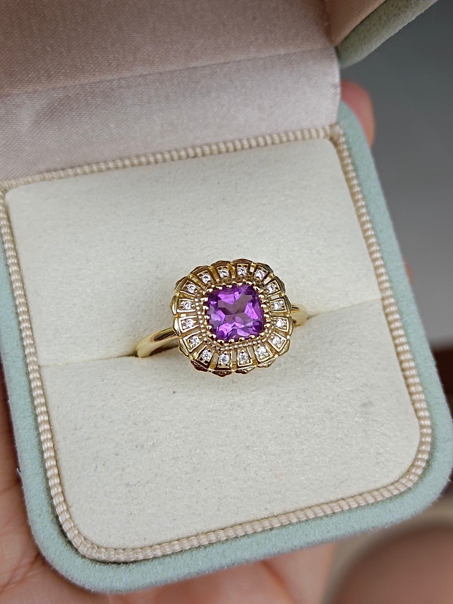Bague en améthyste naturelle - Une affaire royale en joaillerie
