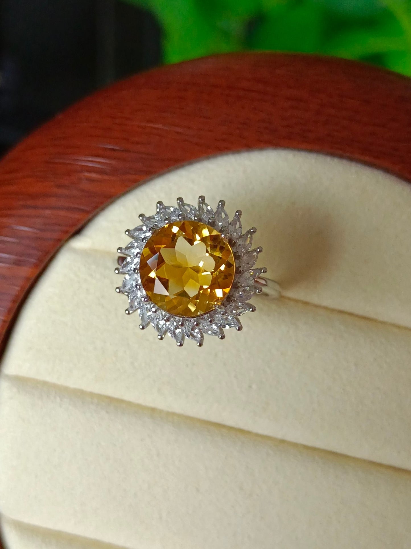 Natural Yellow Crystal Quartz Ring - Exquisite Jewelry for Elegance