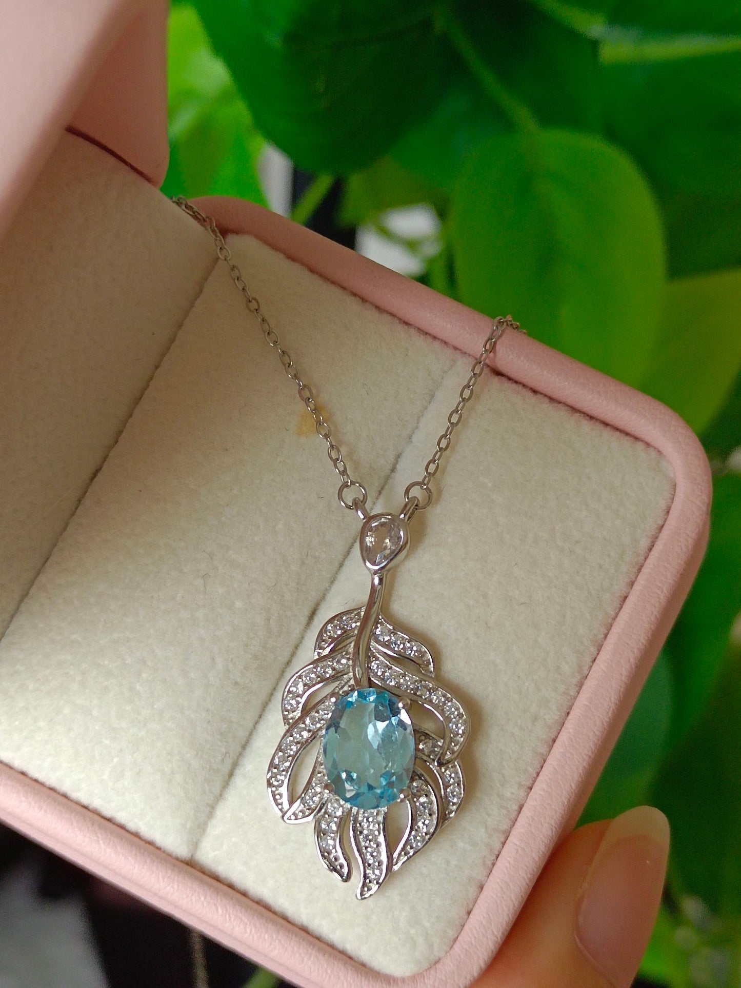 Exquisite Natural Topaz Feather Pendant Jewelry