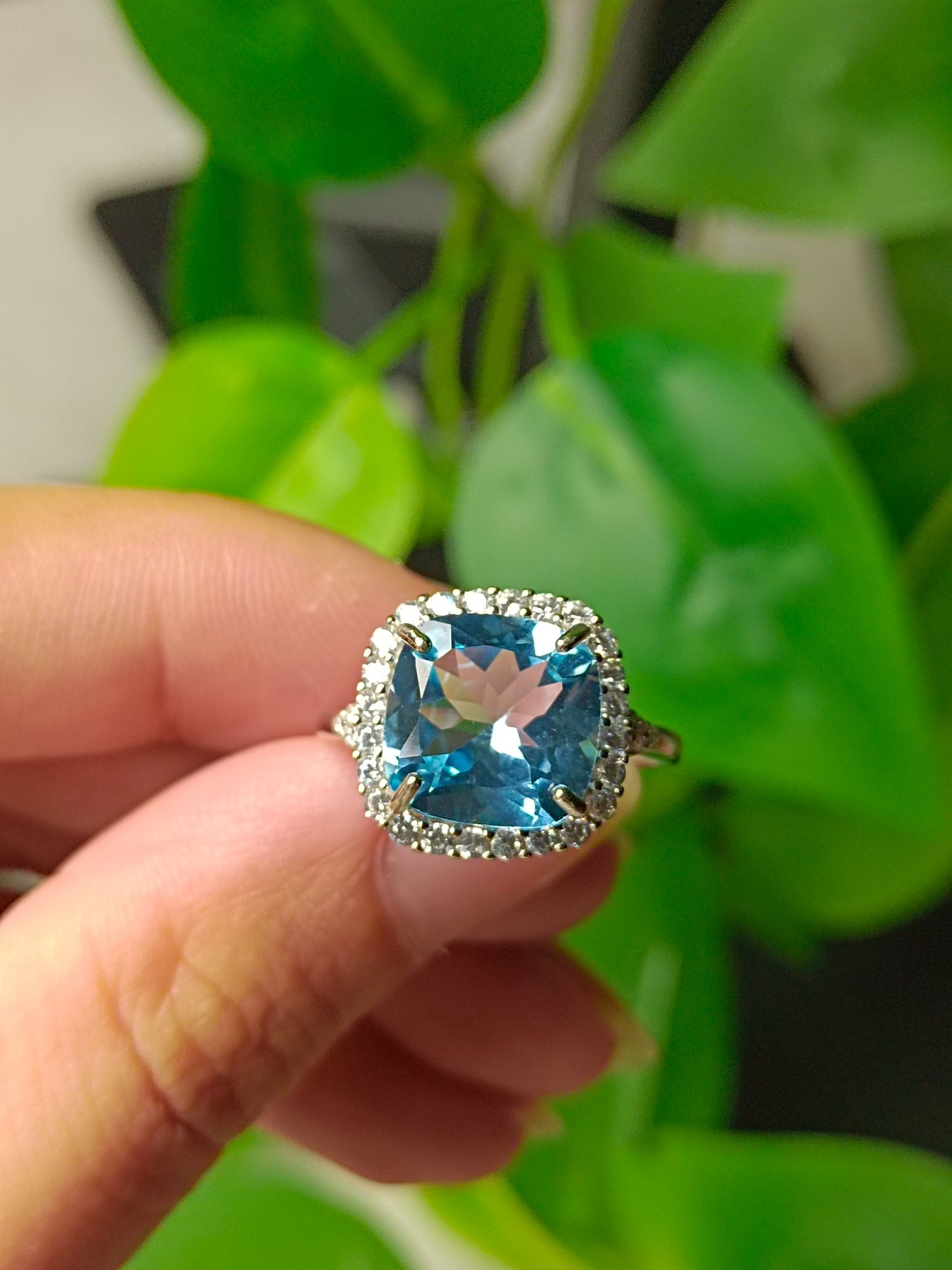 Exquisite Natural Topaz Ring - Pure Elegance in Jewelry
