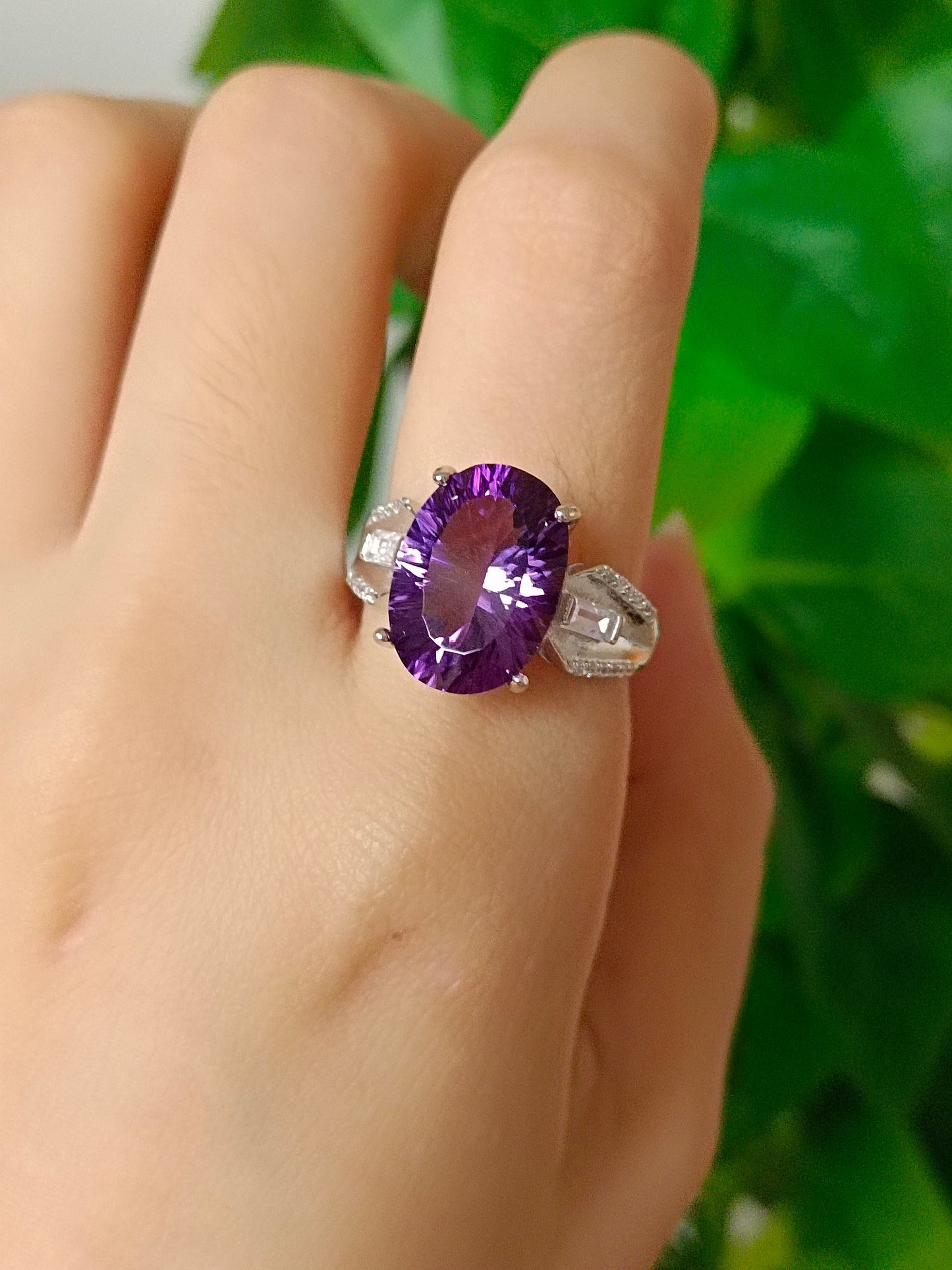 Luxurious Natural Amethyst Ring - A Jewel of Elegance and Taste