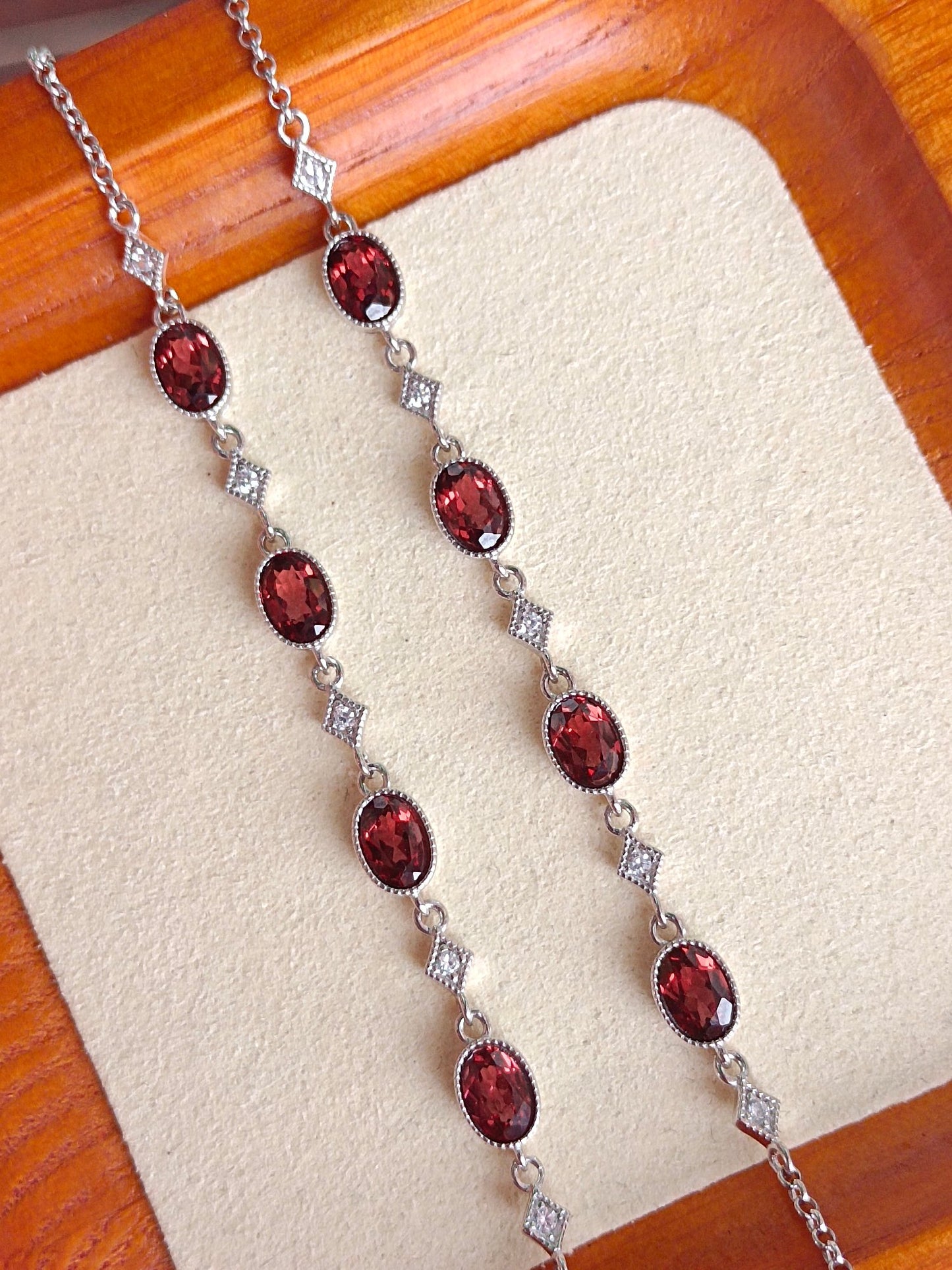 Bracciale in pietra di granato naturale - Gioielli eleganti e vitali