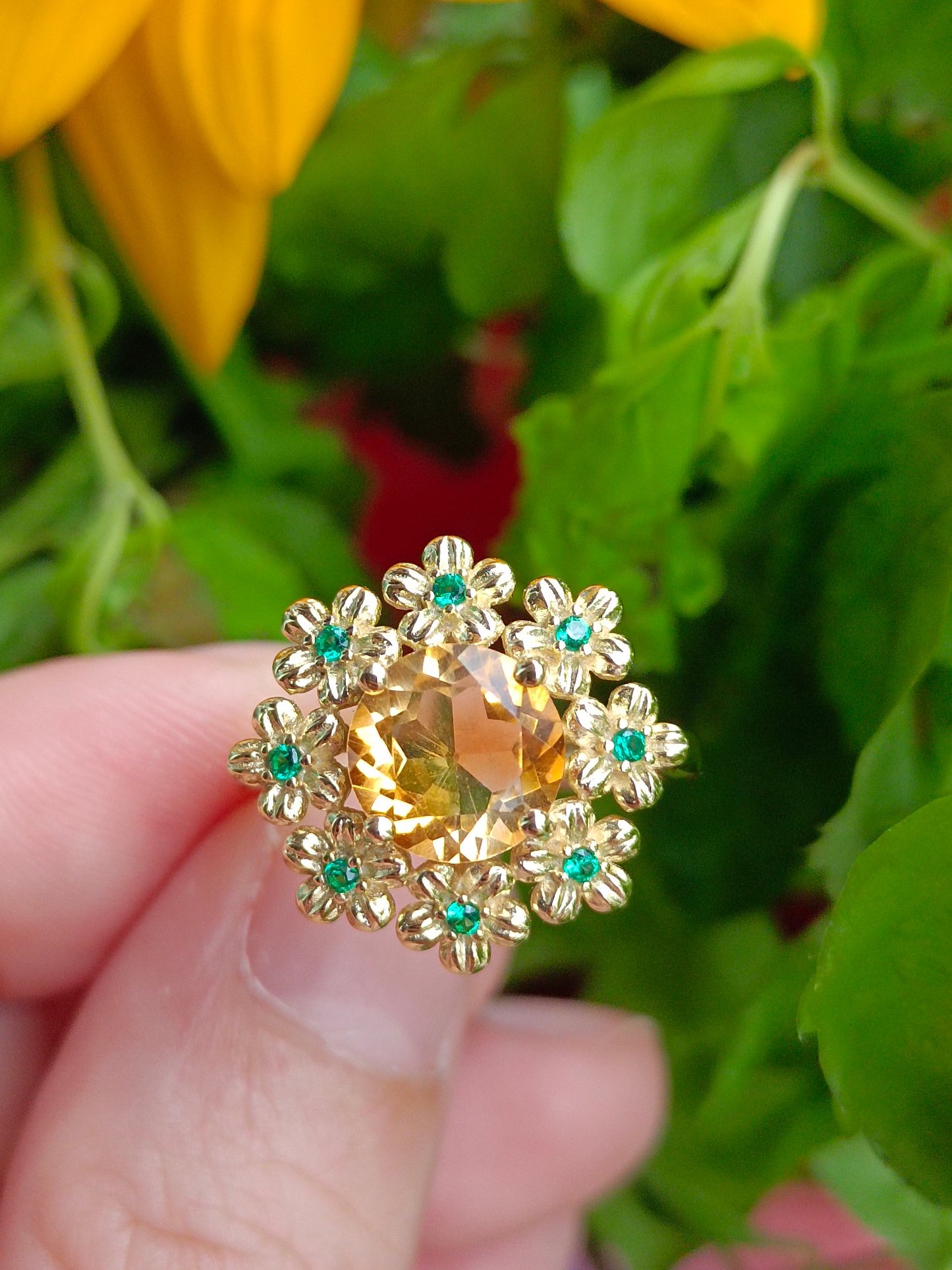 Squisito anello con fiore di prosperità citrino naturale - pezzo di gioielleria unico