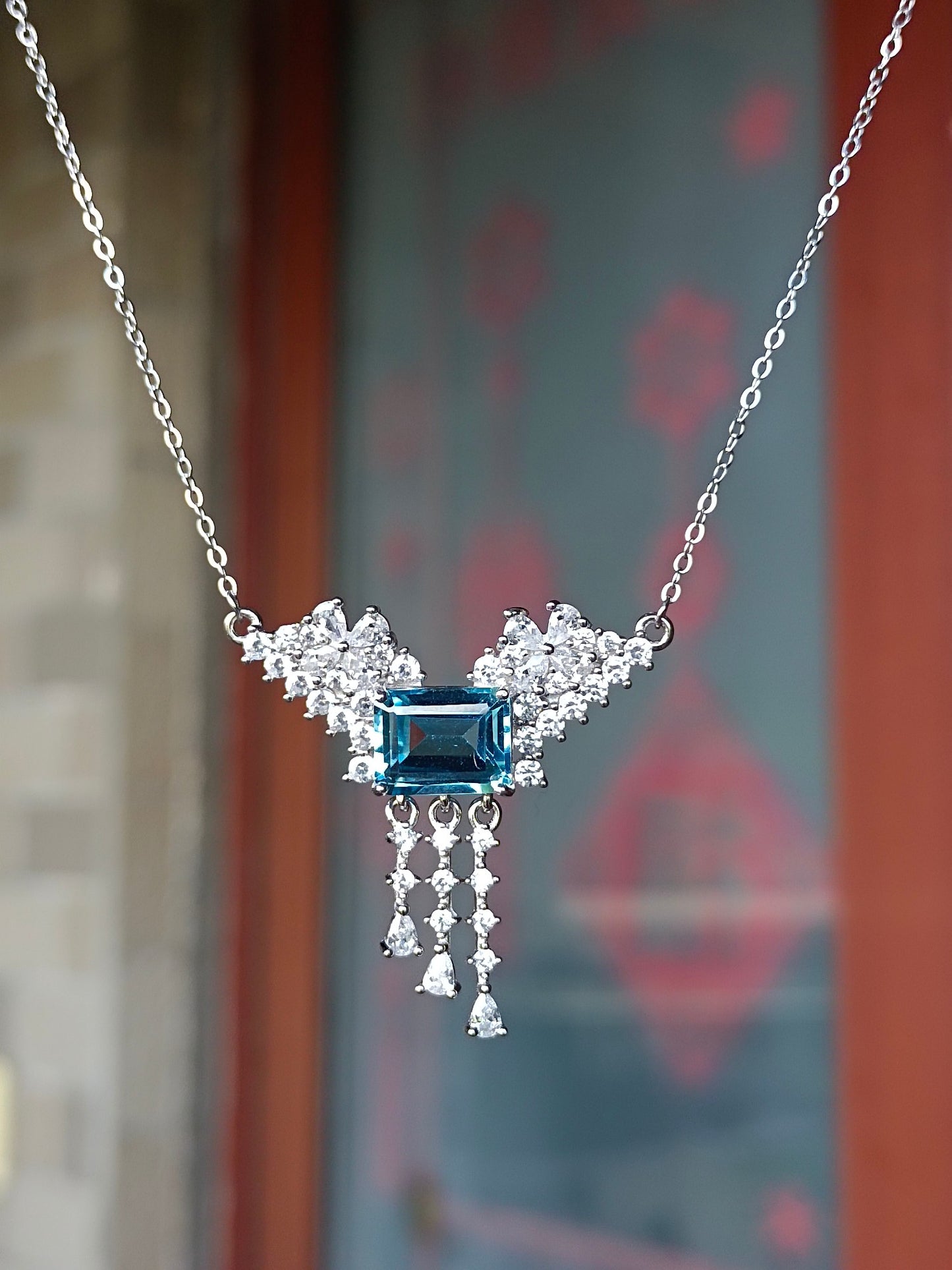 Luxurious Natural Topaz Square Pendant Necklace - A Must-Have Jewelry