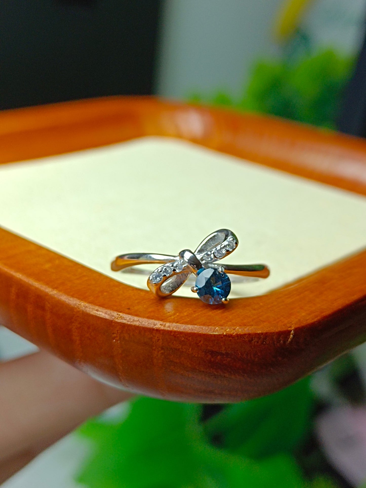 Inel London Blue Topaz - Bijuterii Elegante de Vis Fluture
