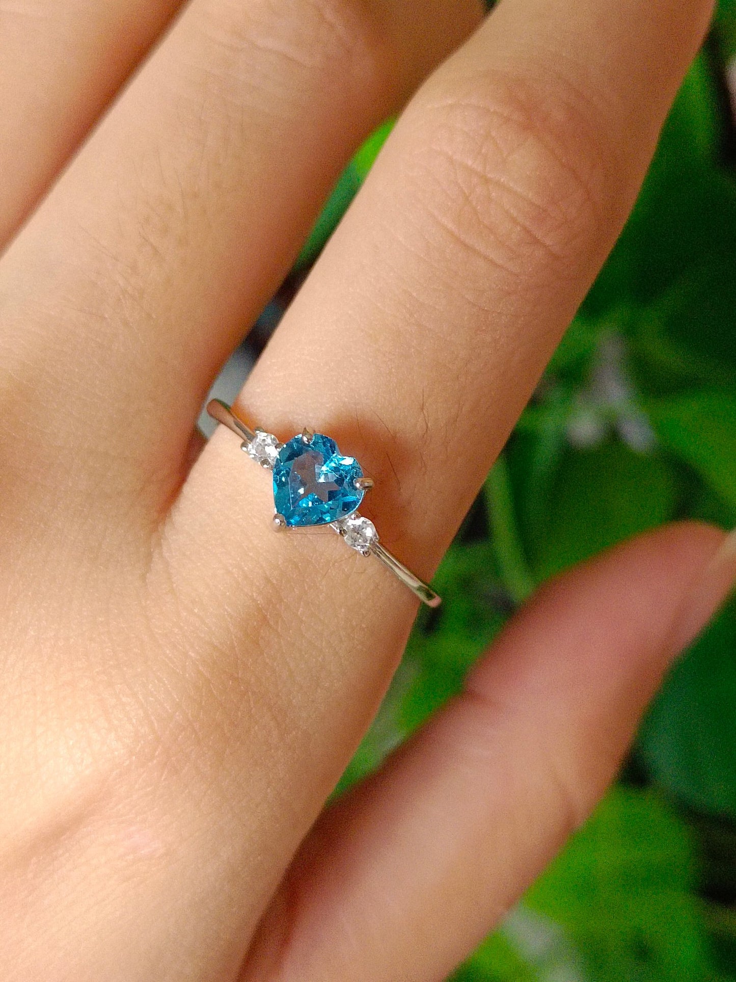 Anello cuore con topazio naturale - Gioielli unici per espressioni d'amore