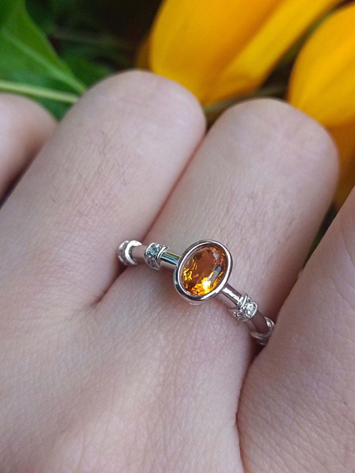 Promienny, naturalny, najwyższej jakości karmelowy pierścionek z cytrynem - biżuteria dobrobytu