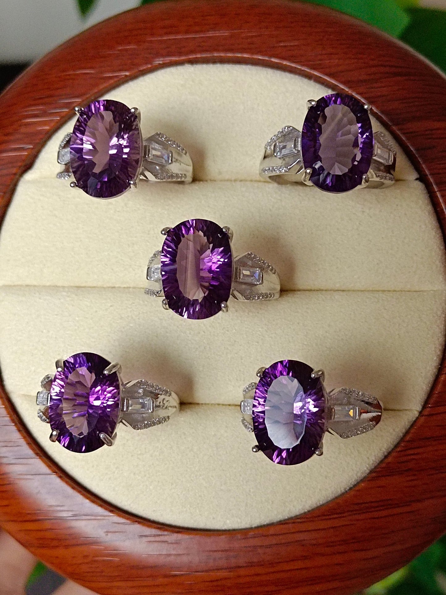Luxurious Natural Amethyst Ring - A Jewel of Elegance and Taste