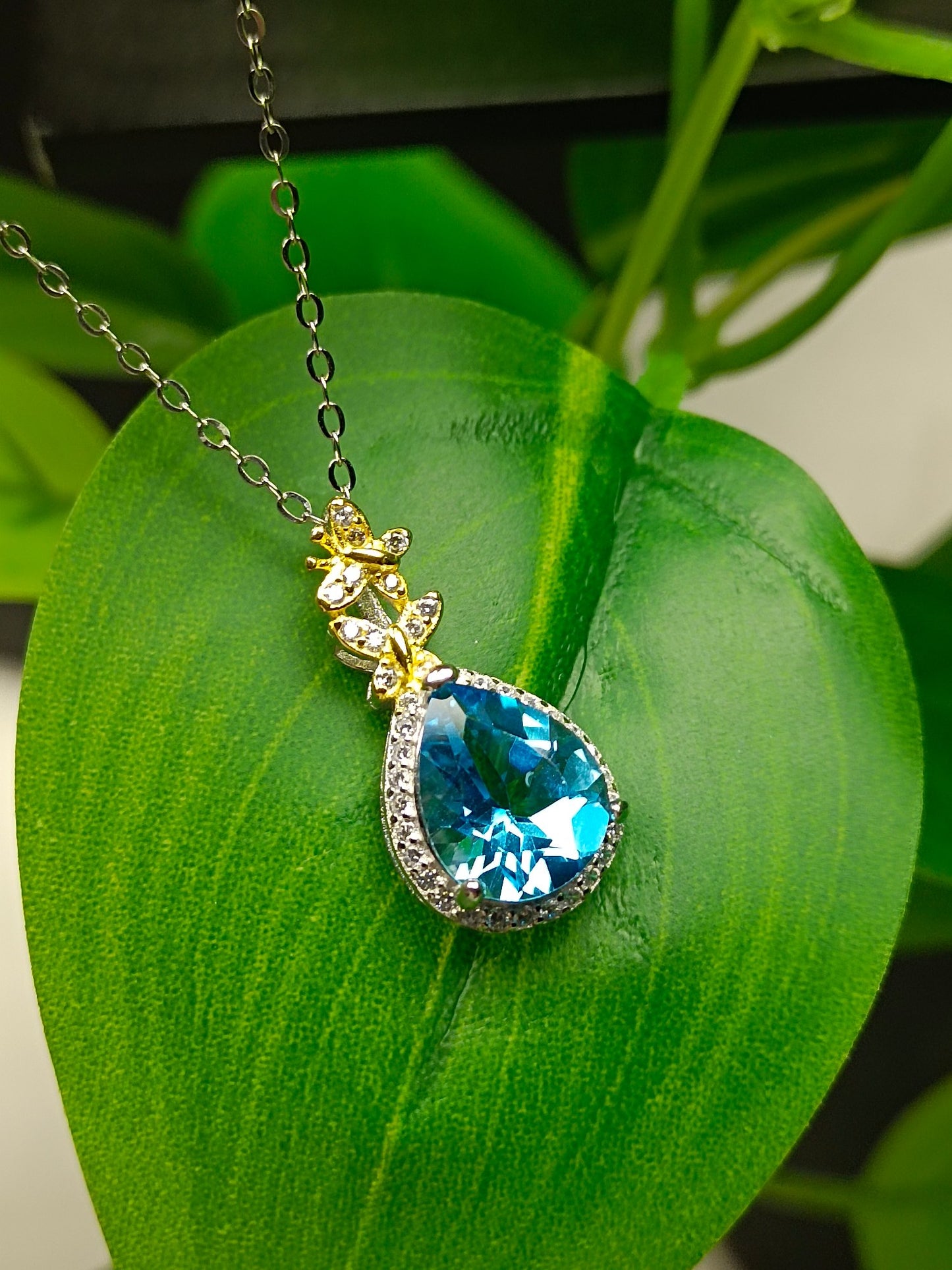 Elegant Natural Topaz Water Drop Pendant Jewelry