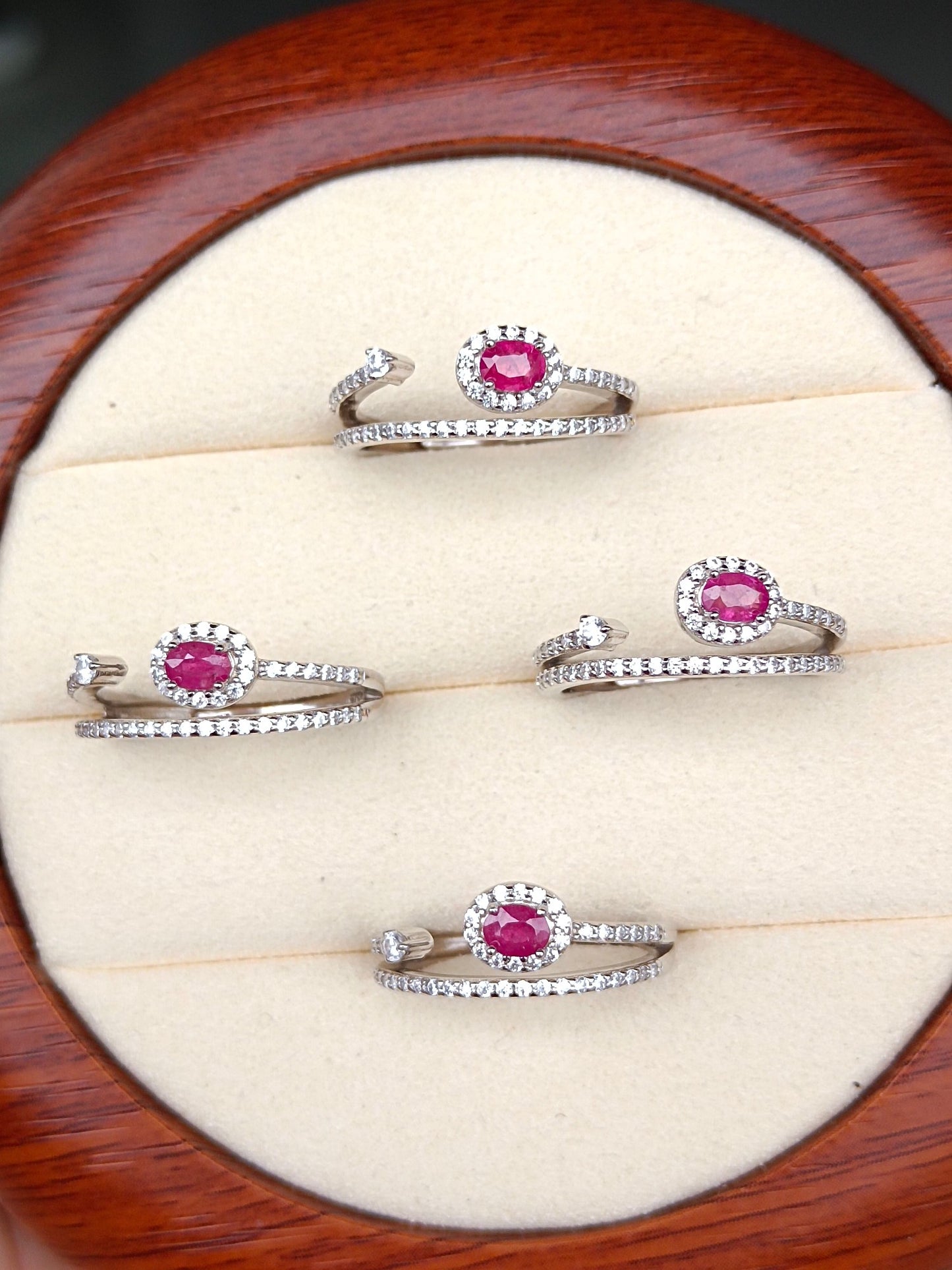 Anello con rubino - Incantevole eleganza in gioielleria