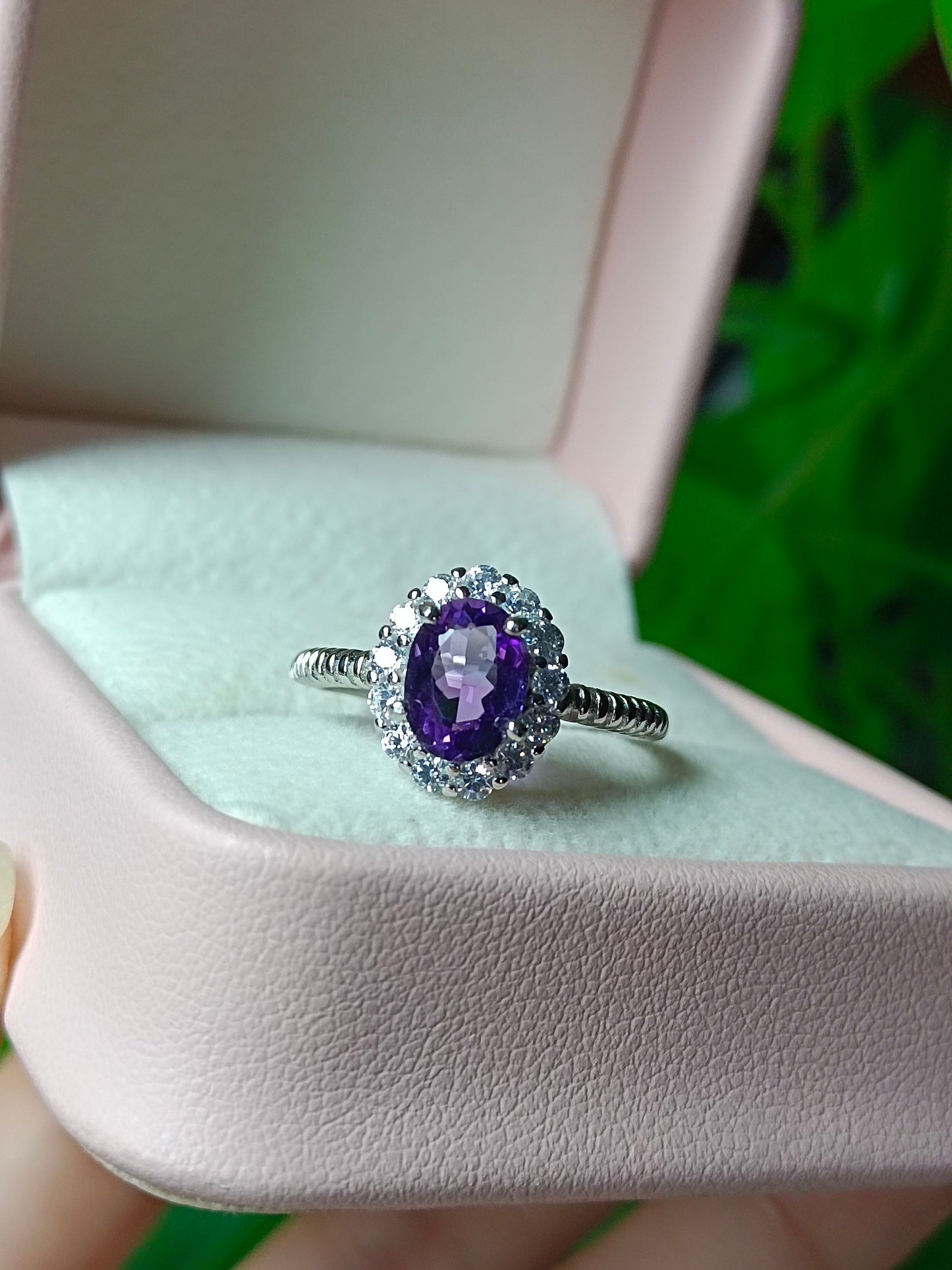 Bague élégante en améthyste naturelle - Un bijou de mystique et de grâce