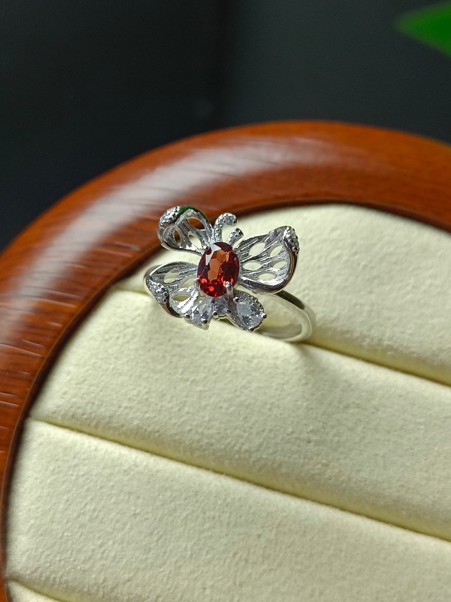 Cincin Rama-rama Garnet Asli - Barang Kemas Cantik untuk Anda yang Elegan