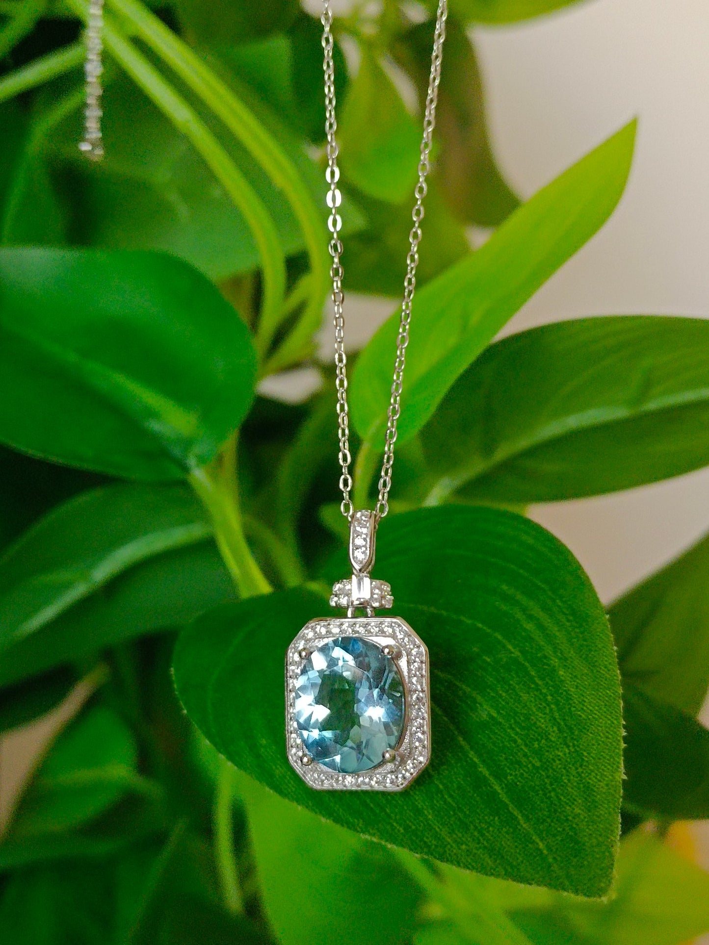 Dazzling Natural Topaz Pendant Jewelry with S925 Silver
