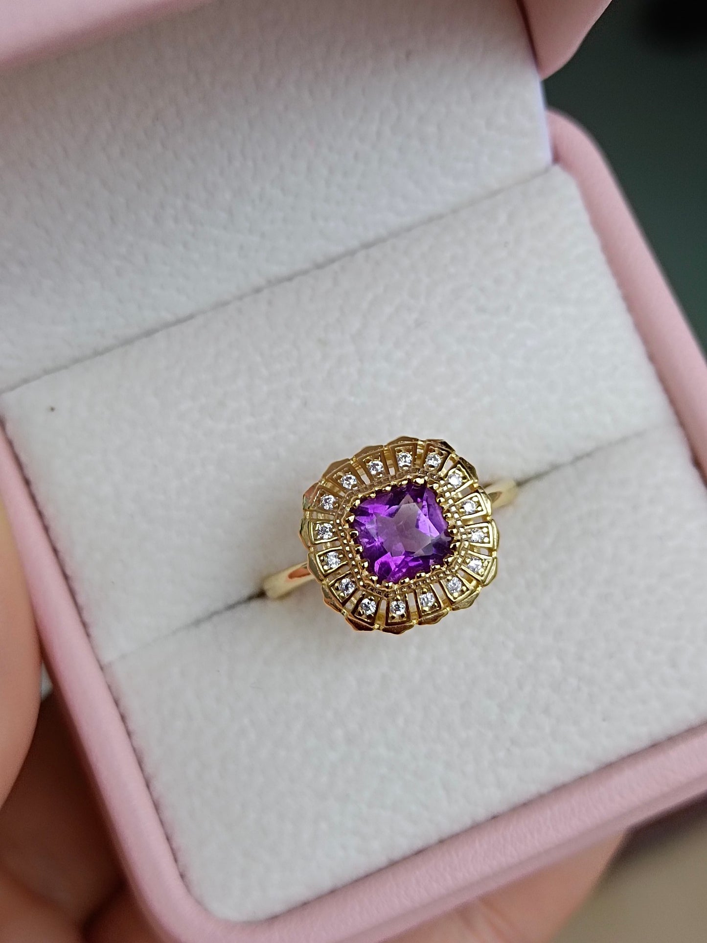 Bague en améthyste naturelle - Une affaire royale en joaillerie
