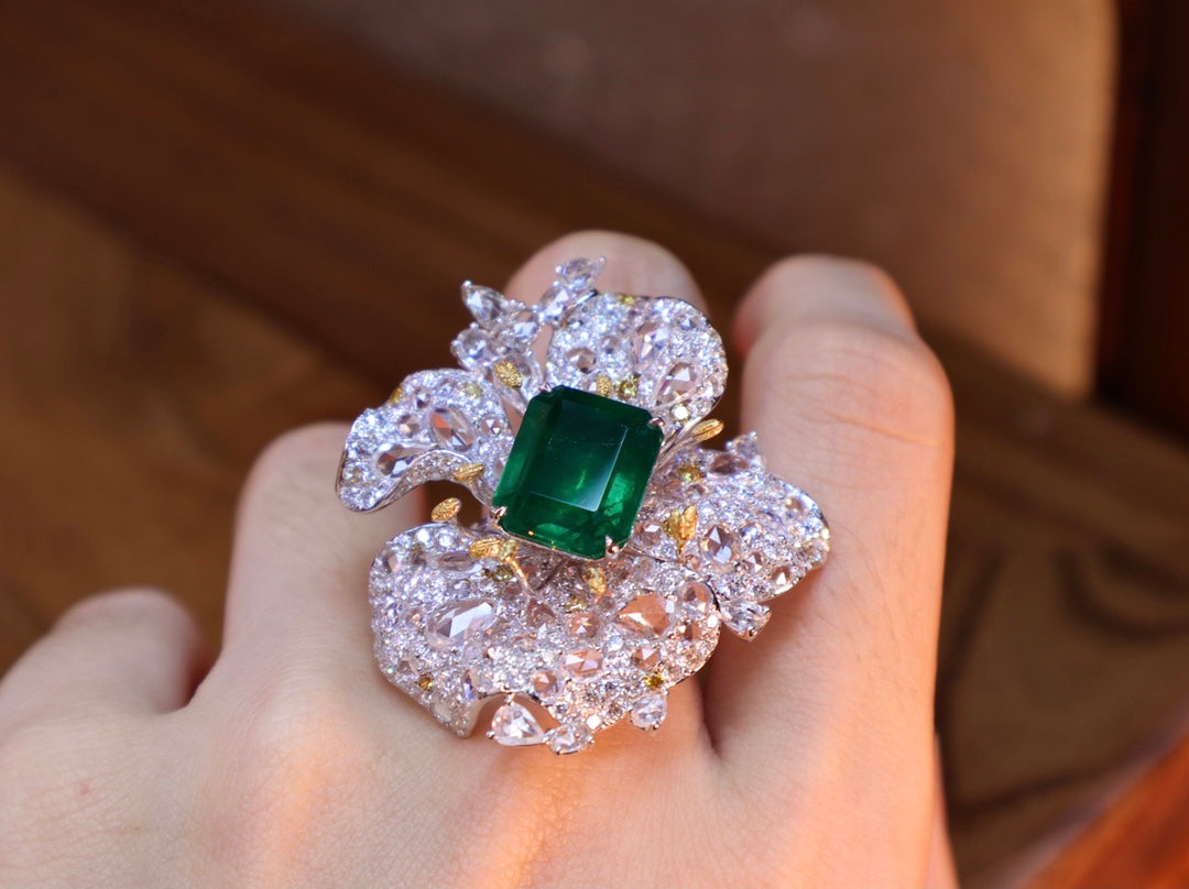 Mesterverk av smaragdsmykker: Vivid 7,11 ct Muzo Emerald Ring