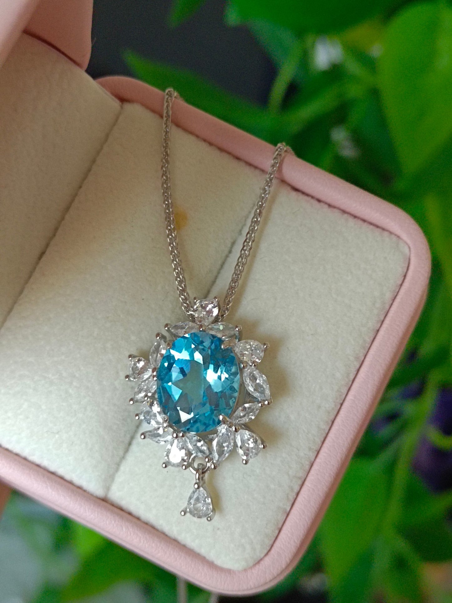 Prachtige hanger van natuurlijke topaas - een must-have voor sieraden