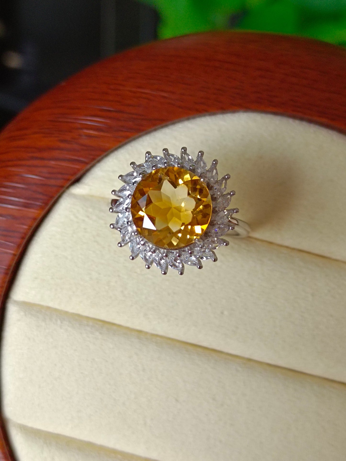 Natural Yellow Crystal Quartz Ring - Exquisite Jewelry for Elegance