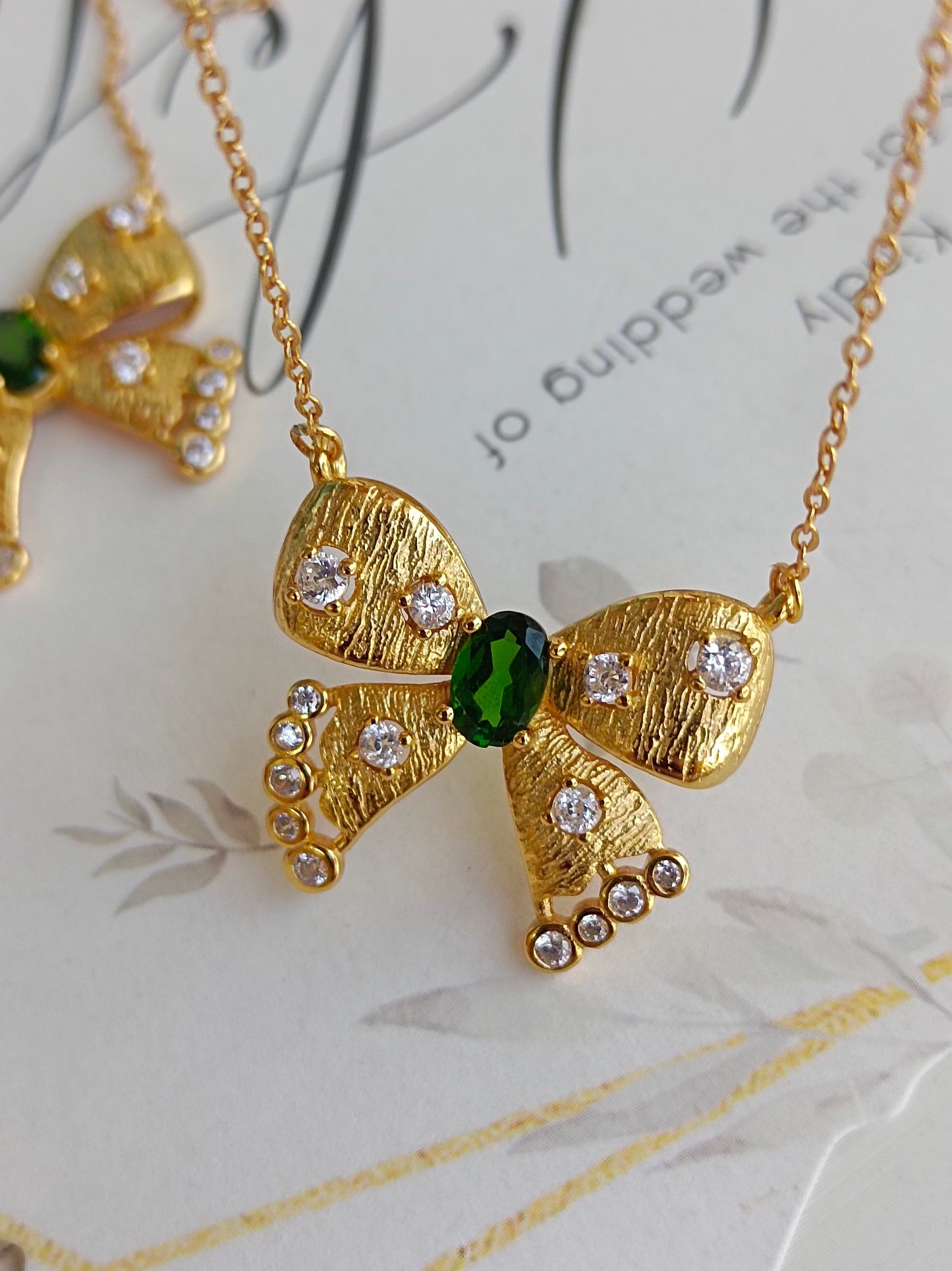 Collana a Fiocco in Diopside Naturale - Gioielli Squisiti per un'Eleganza Quotidiana