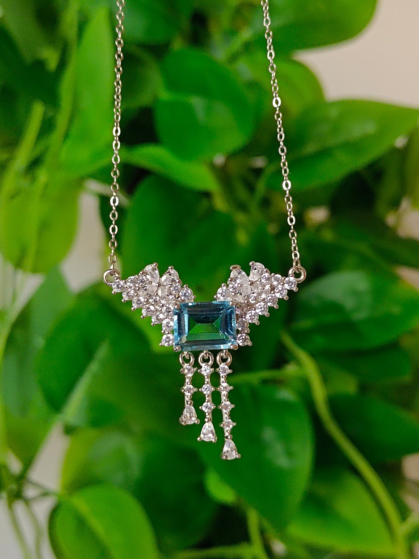 Luxurious Natural Topaz Square Pendant Necklace - A Must-Have Jewelry