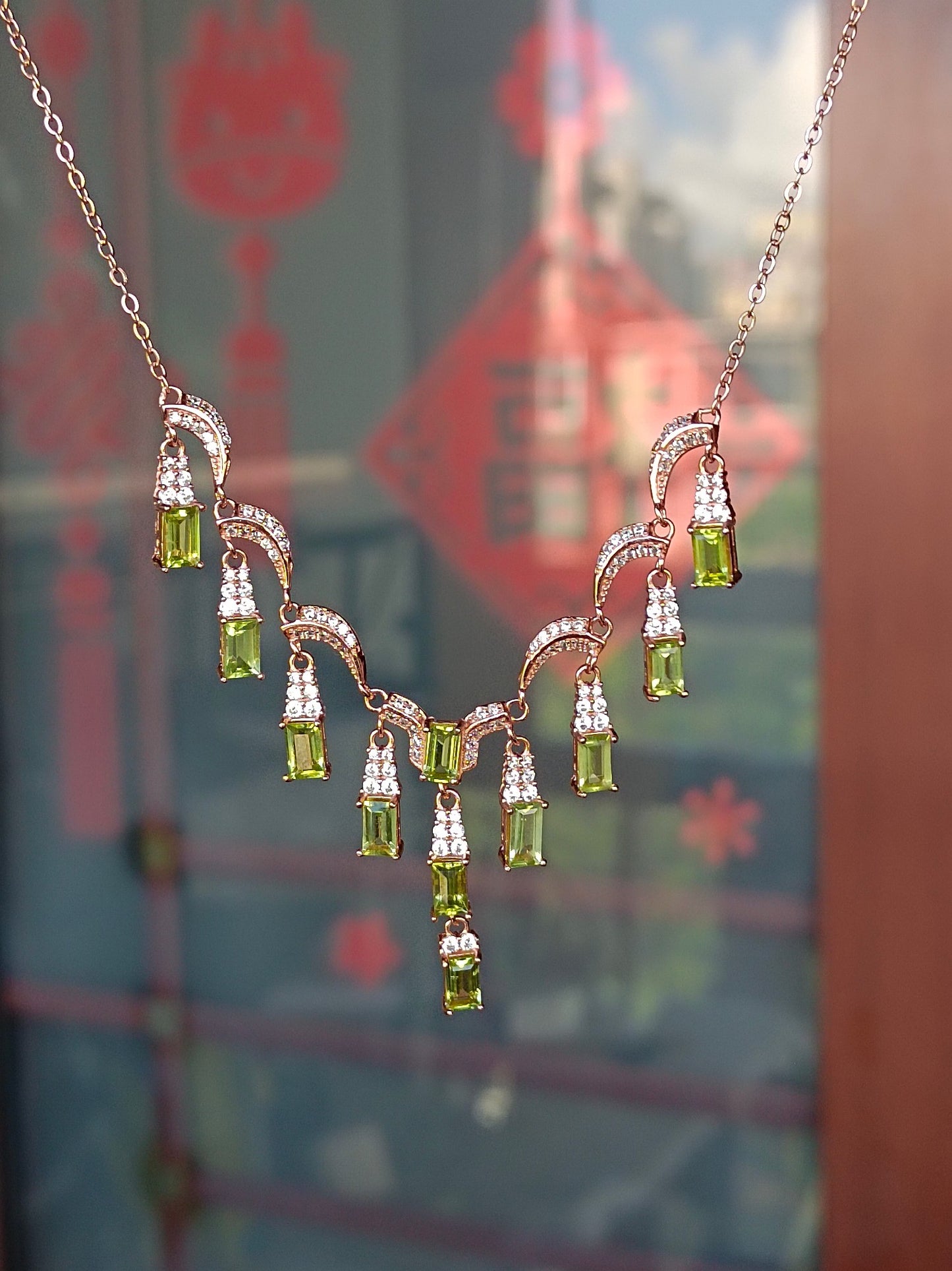 Prachtige halsketting met olijfstenen kwastjes - een must-have voor sieraden