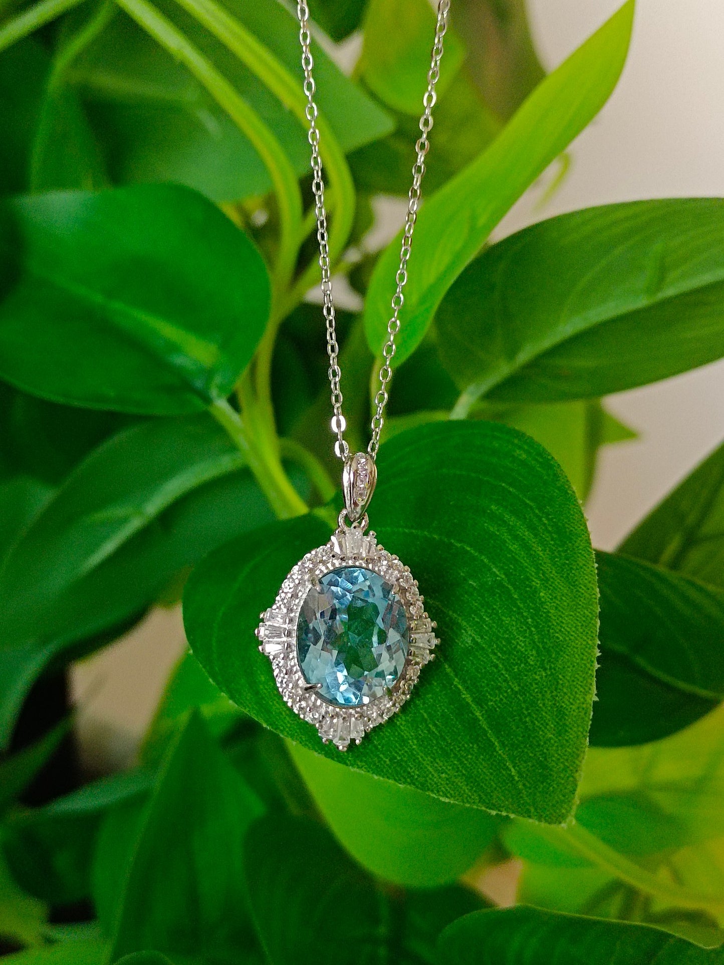 Exquisite Natural Topaz Pendant Jewelry