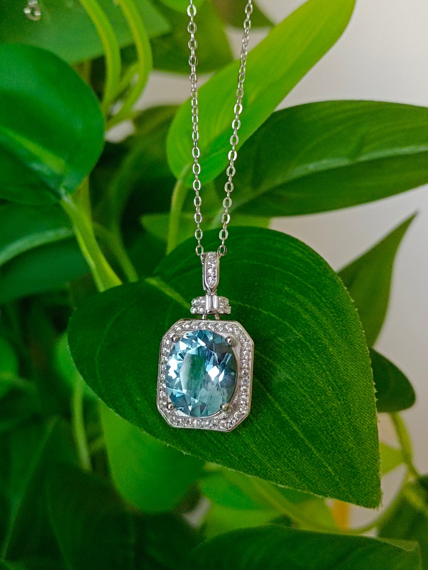 Dazzling Natural Topaz Pendant Jewelry with S925 Silver