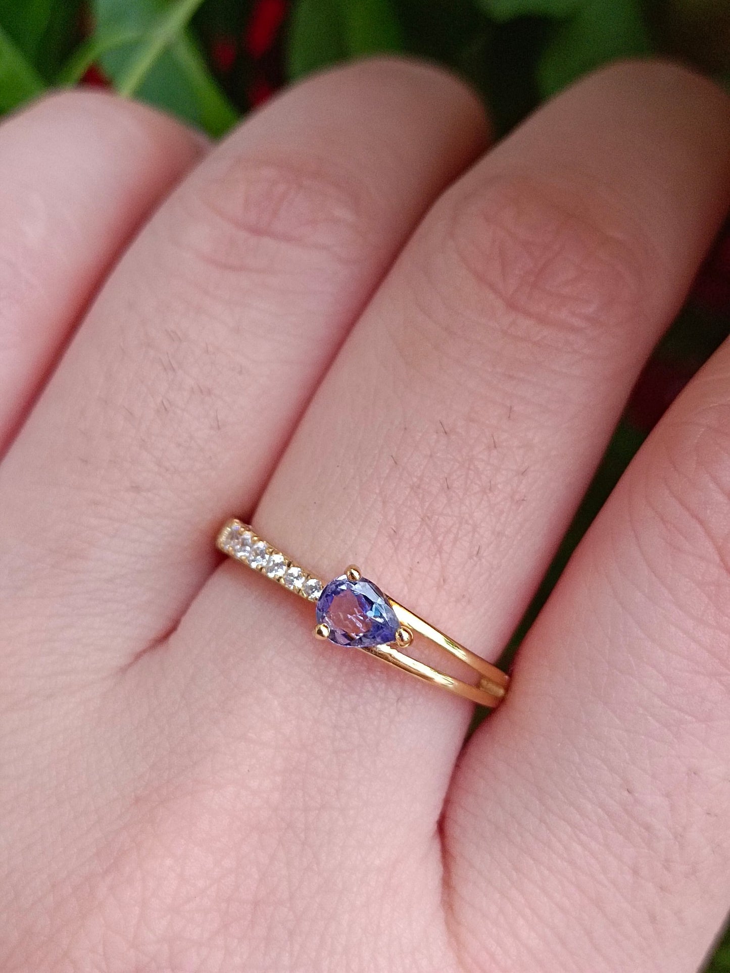 Exquise tanzanietring - een vleugje elegantie in minimalistische sieraden