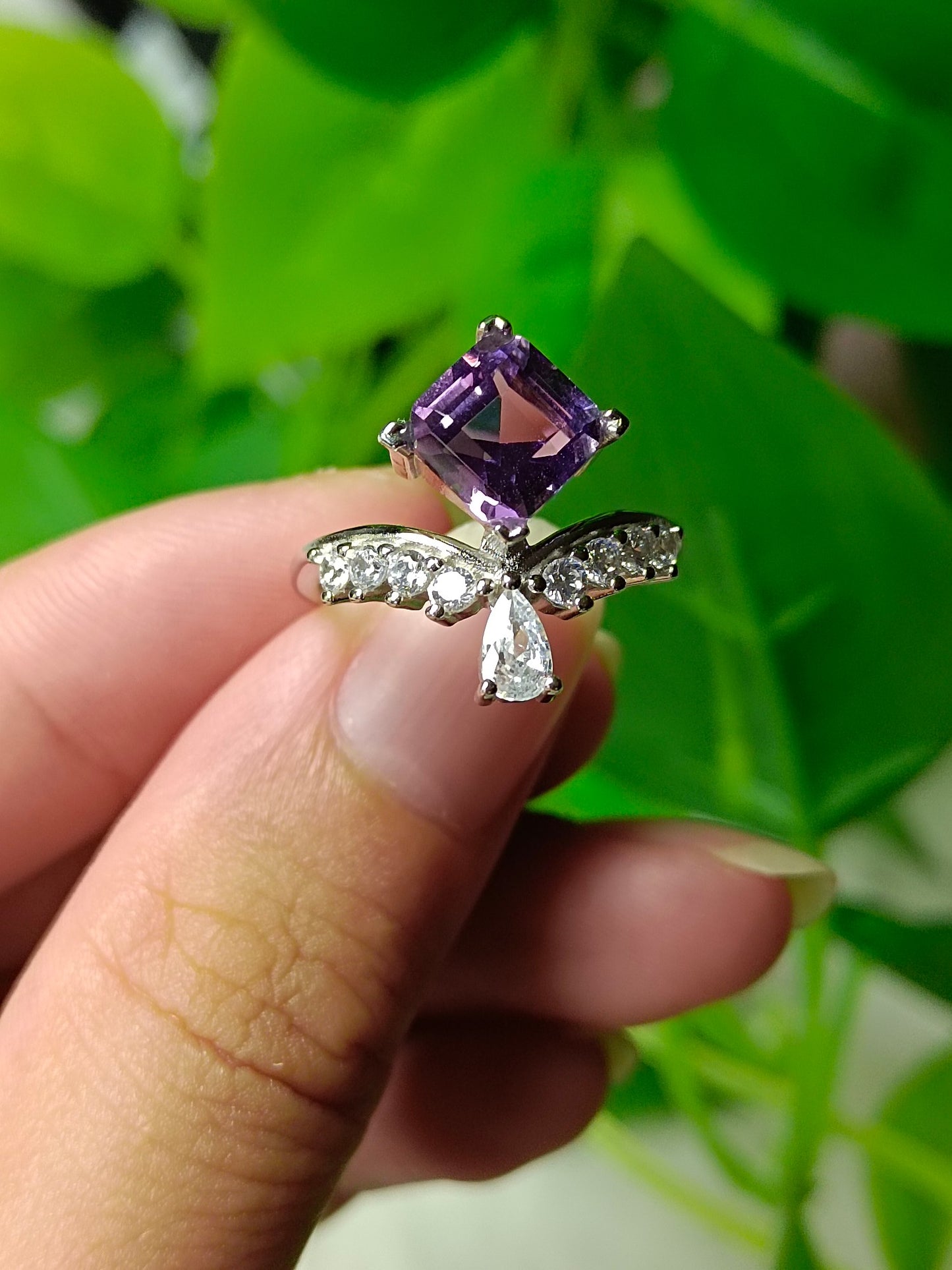 Squisito anello quadrato in cristallo viola naturale - Gioielli di eleganza e romanticismo