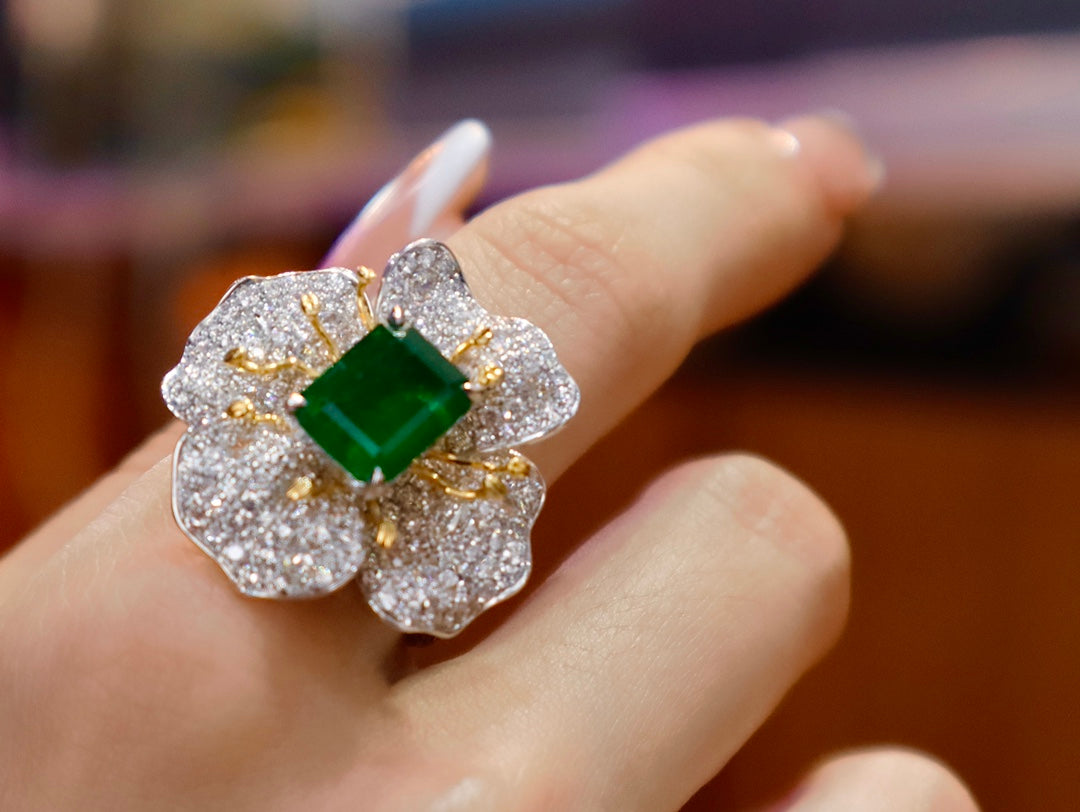 Bijoux à double usage vert émeraude : pendentif/bague avec un savoir-faire exquis