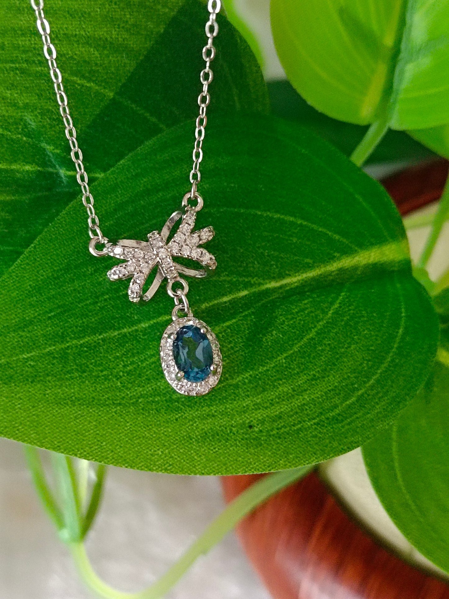 London Blue Topaz Bowknot Halskjede - Minimalistisk Sterling Sølv smykker