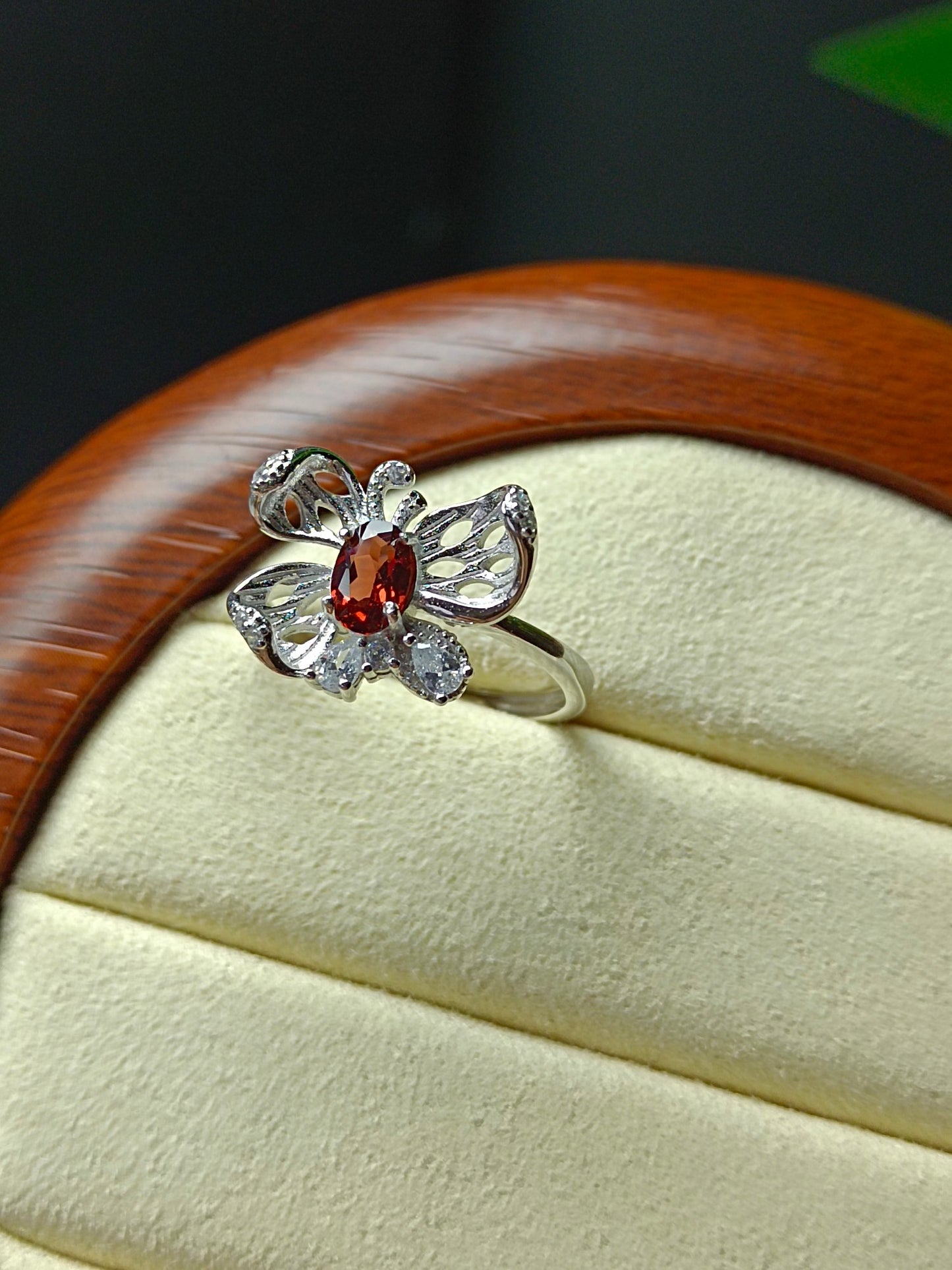 Cincin Rama-rama Garnet Asli - Barang Kemas Cantik untuk Anda yang Elegan