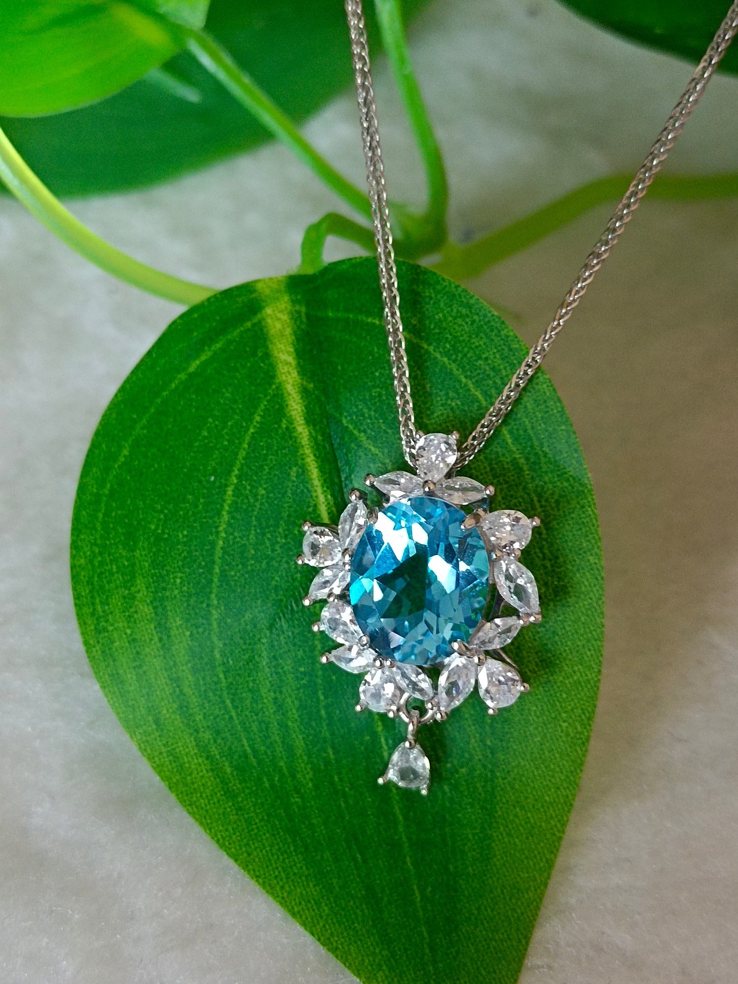 Dazzling Natural Topaz Pendant - Elegant Jewelry Piece