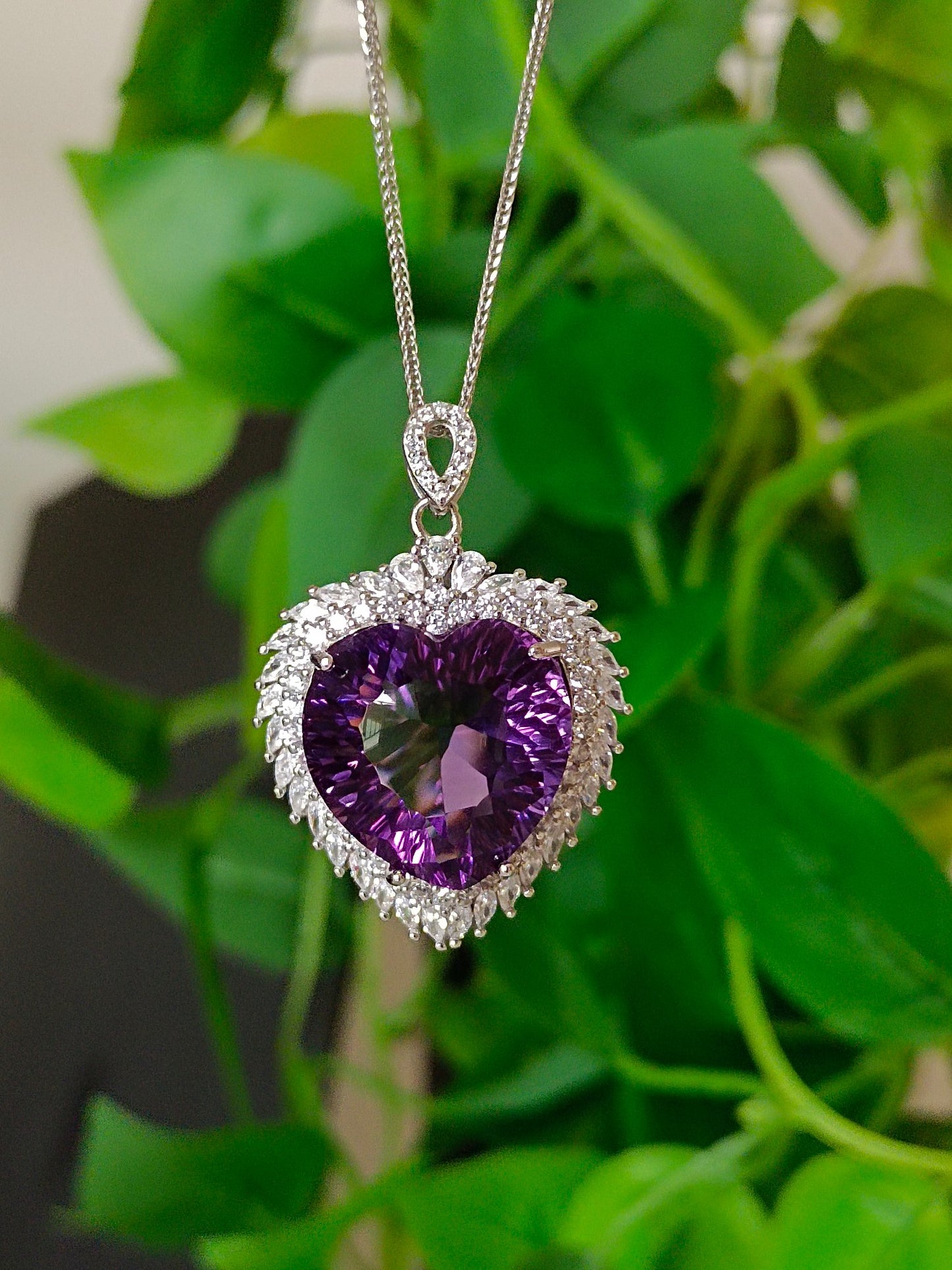 Joias requintadas: pingente de coração de ametista roxa natural