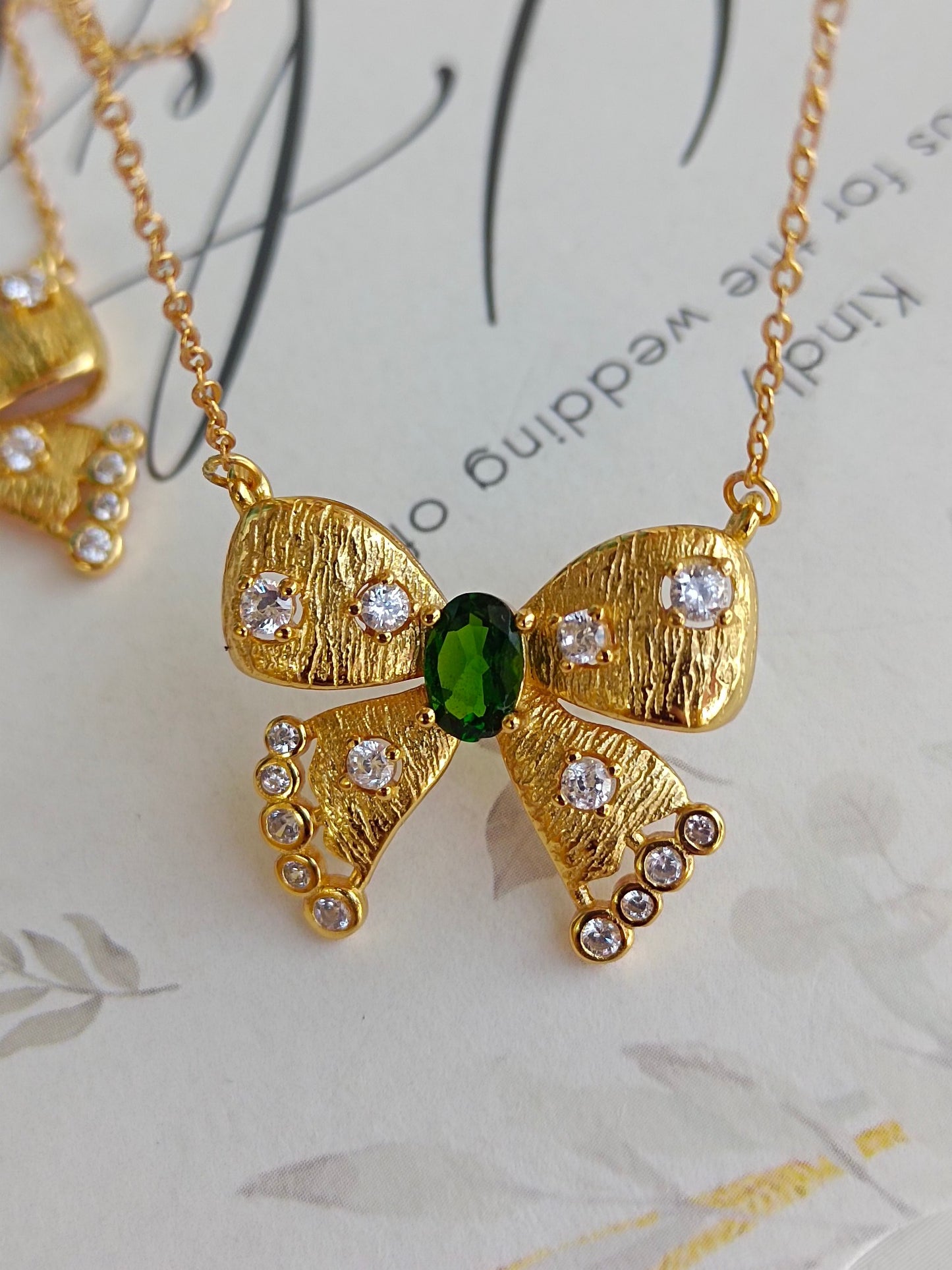 Collana a Fiocco in Diopside Naturale - Gioielli Squisiti per un'Eleganza Quotidiana